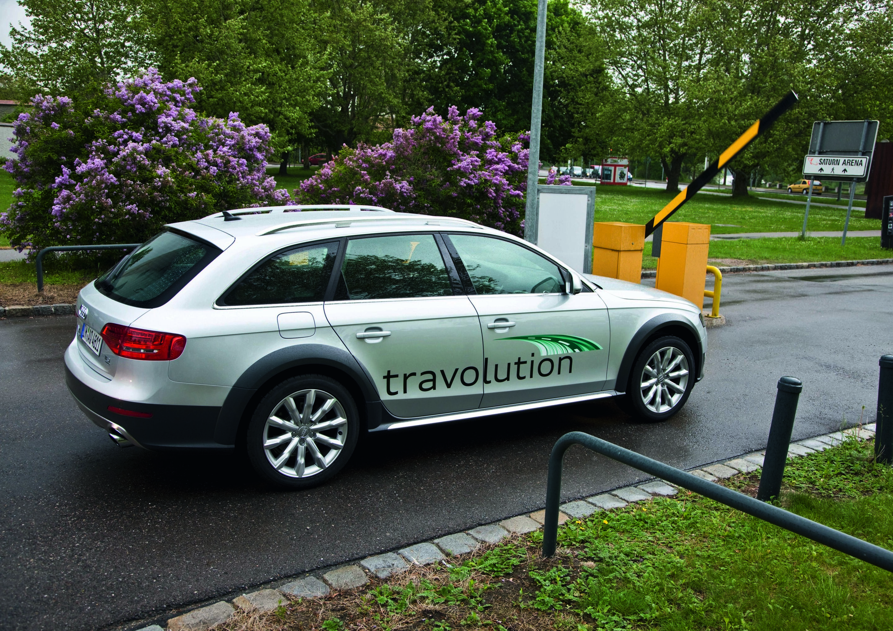 Efficient urban driving – the Audi travolution project - travolution - Car park assistent