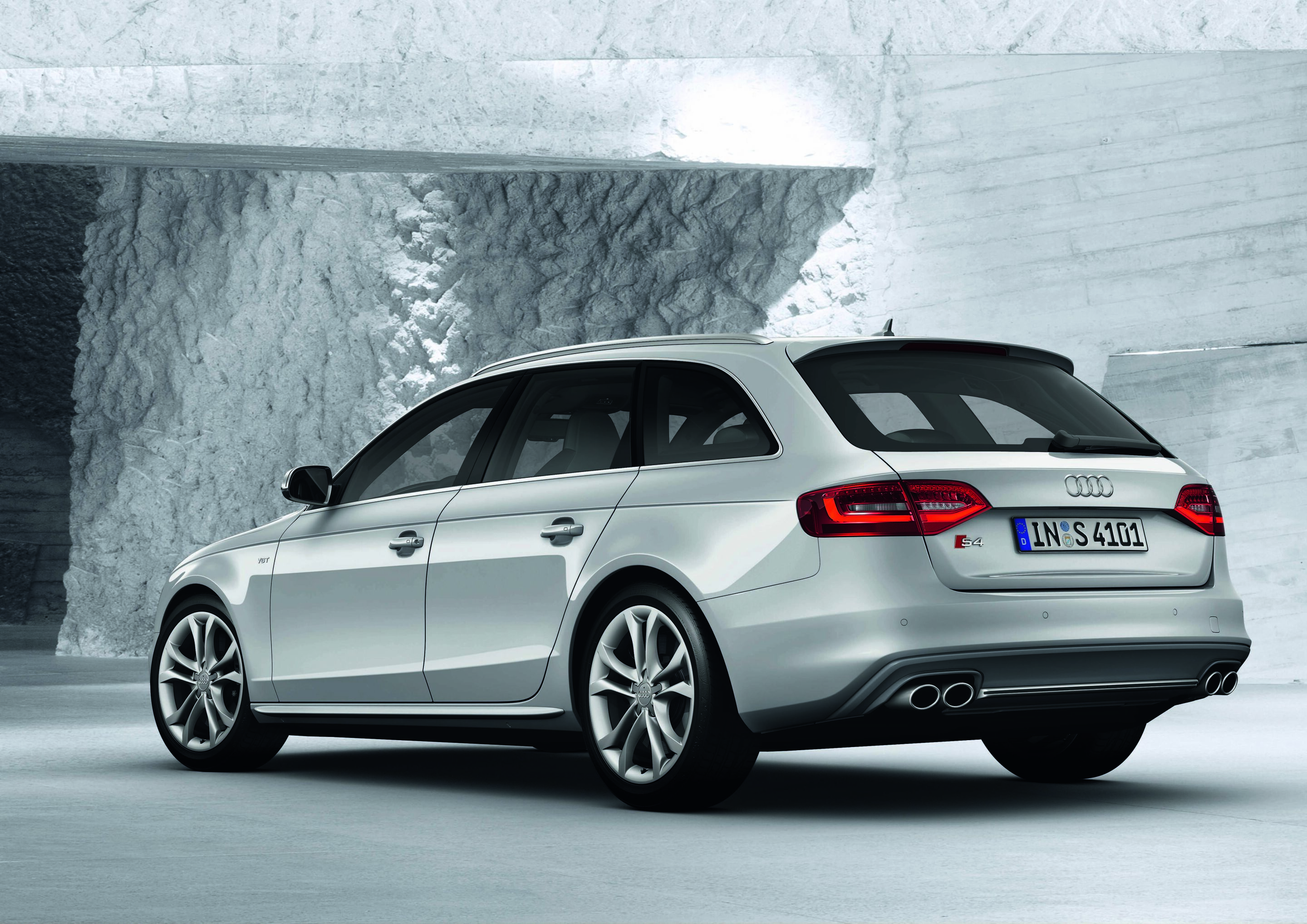 Audi S4 Avant - Farbe: Prismasilber