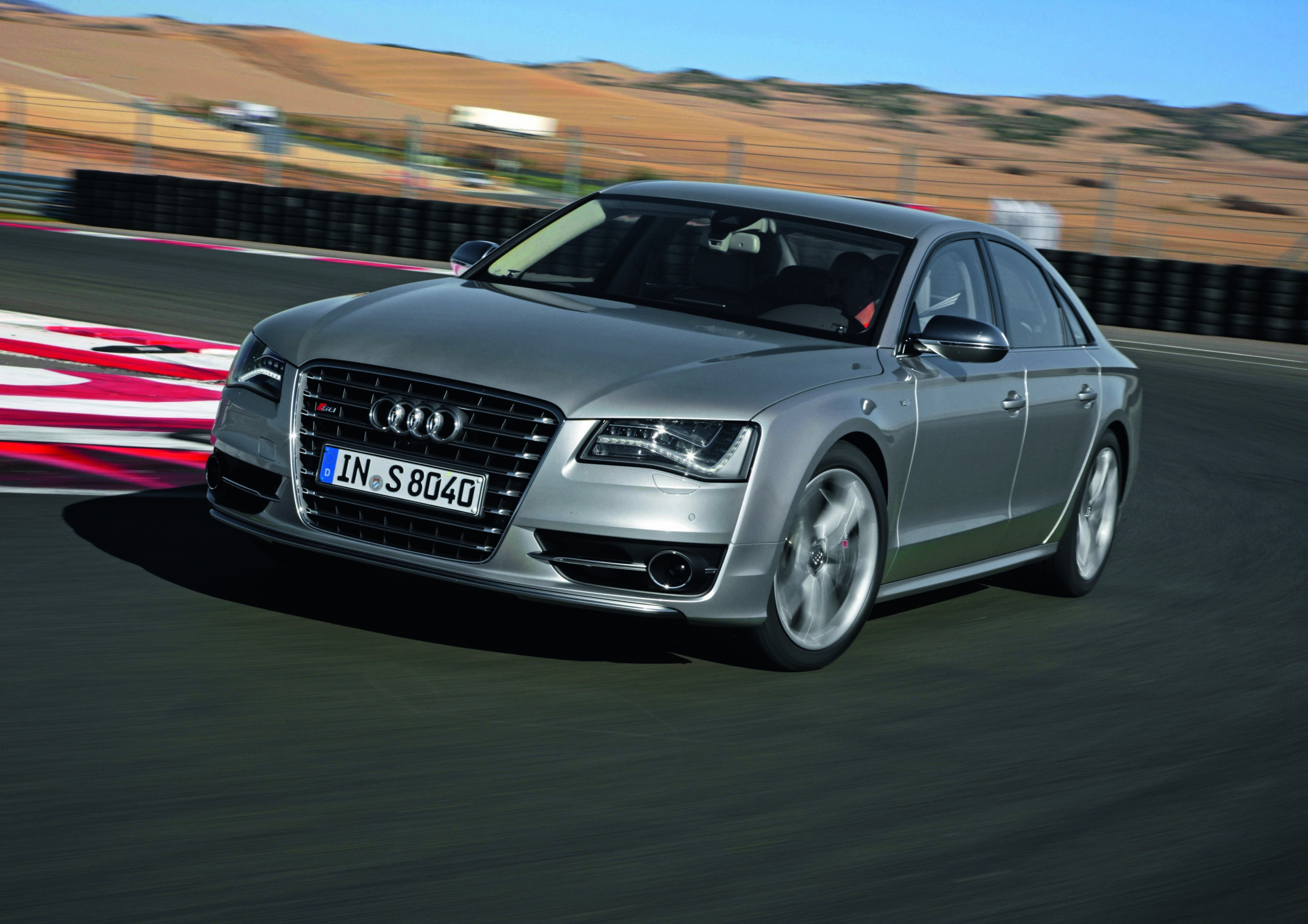 Audi S8 - Farbe: Prismasilber