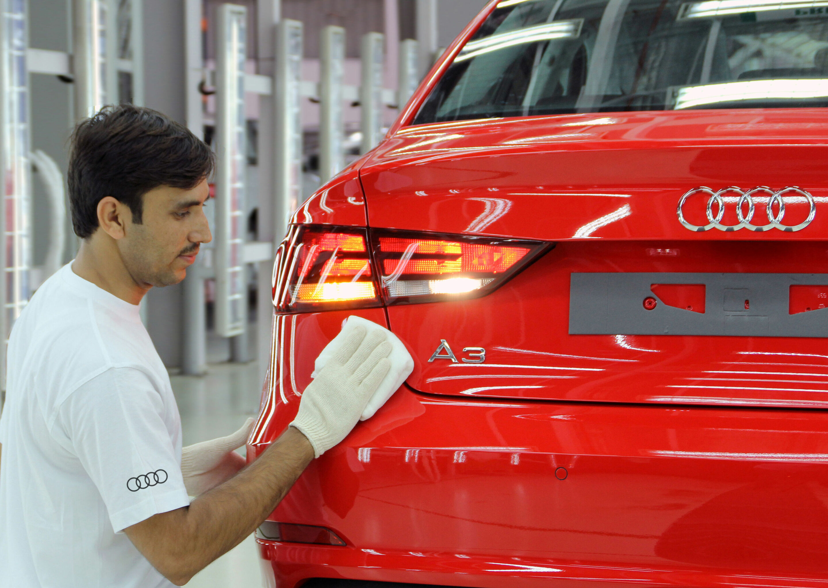 Audi am Standort Aurangabad - Die Audi A4 Limousine auf der Produktionslinie bei Skoda Auto Volkswagen Indien am Produktionsstandort Aurangabad.
