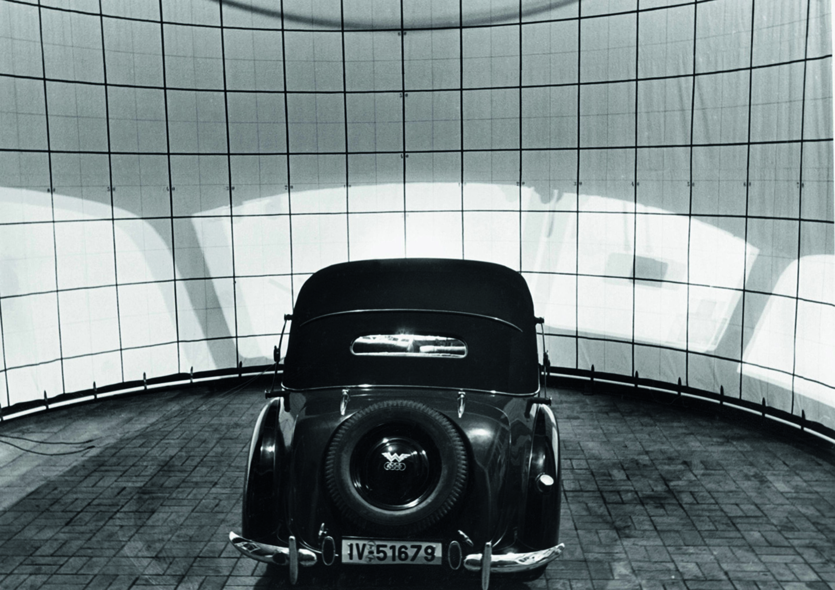 Jubiläumsmagazin Historie - Auto Union - Zentrale Versuchsanstalt Chemnitz: Ermittlung des Fahrer-Sichtfelds