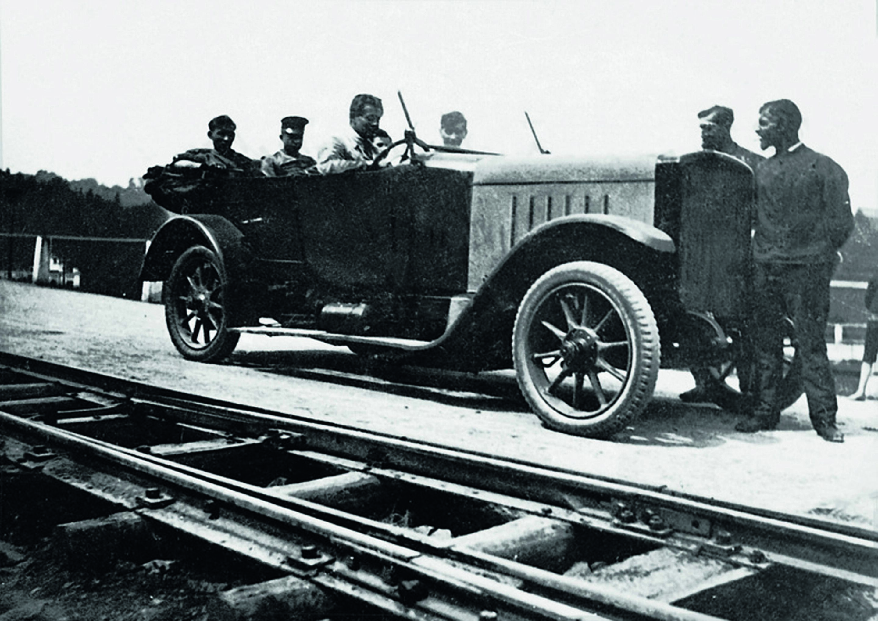 Anniversary magazine History - DKW - the steam-powered vehicle (Dampfkraftwagen) of 1917 gave DKW its name