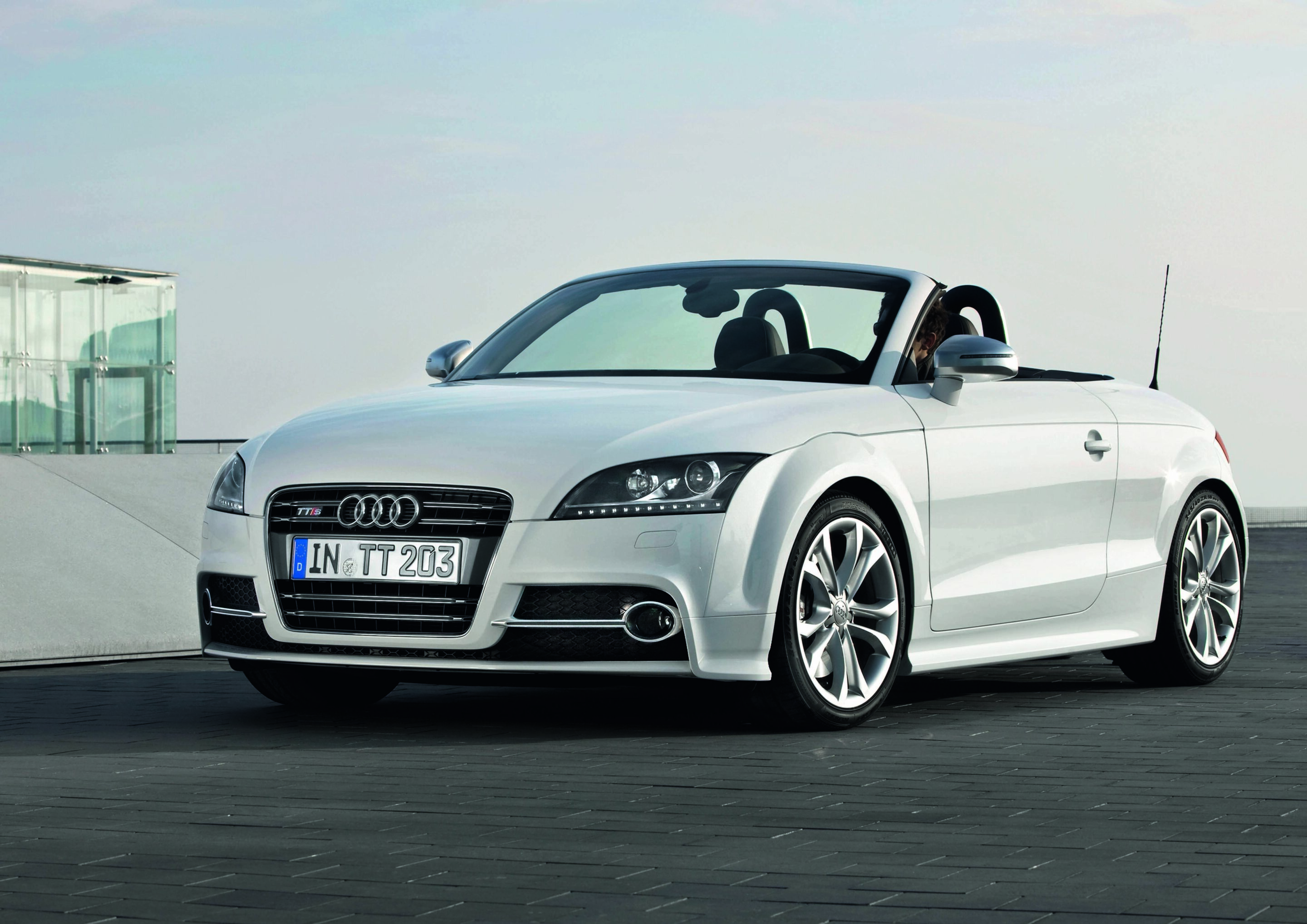 Audi TTS Roadster - Colour: Ibis white