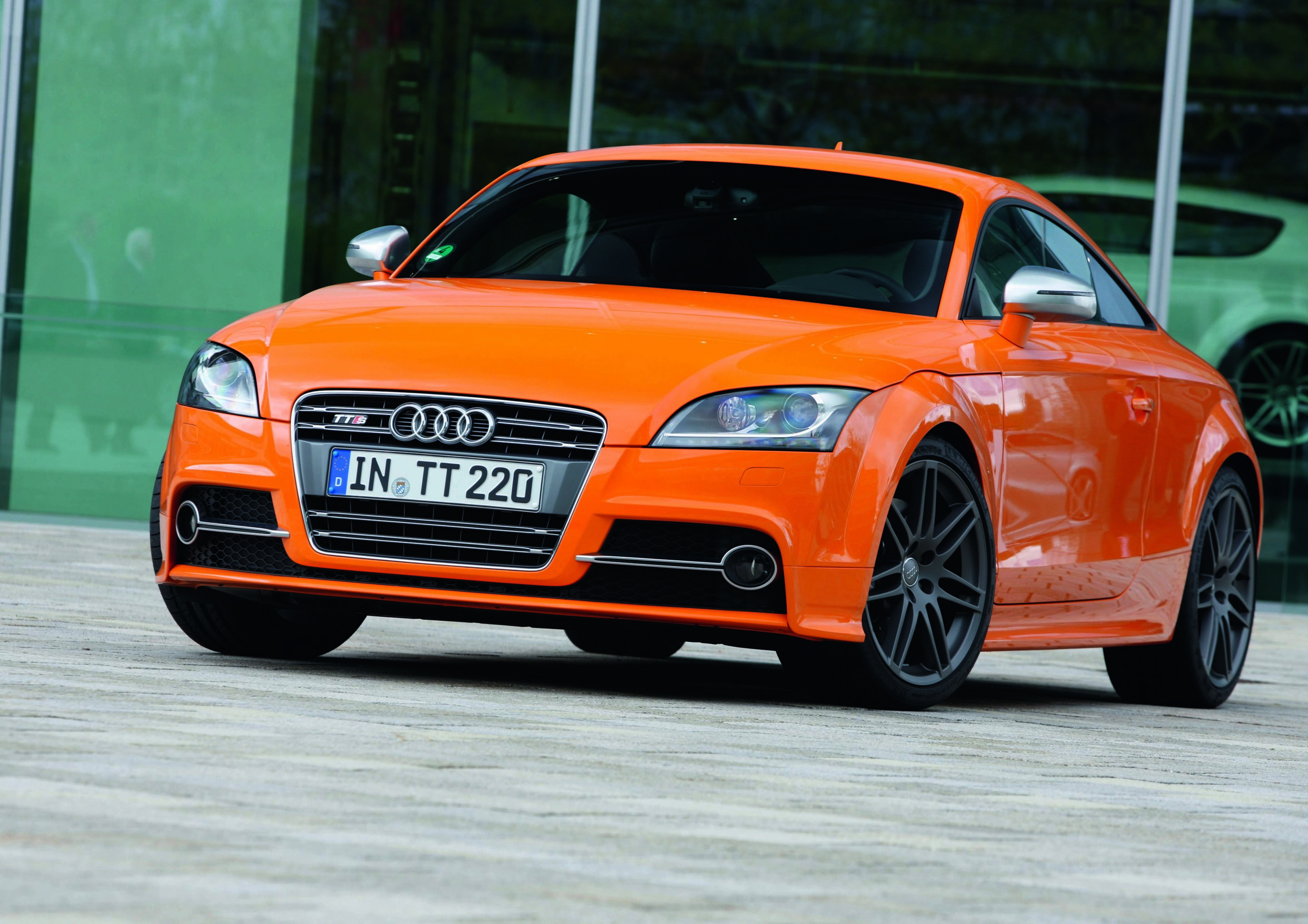 Audi TTS Coupé - Farbe: Glutorange