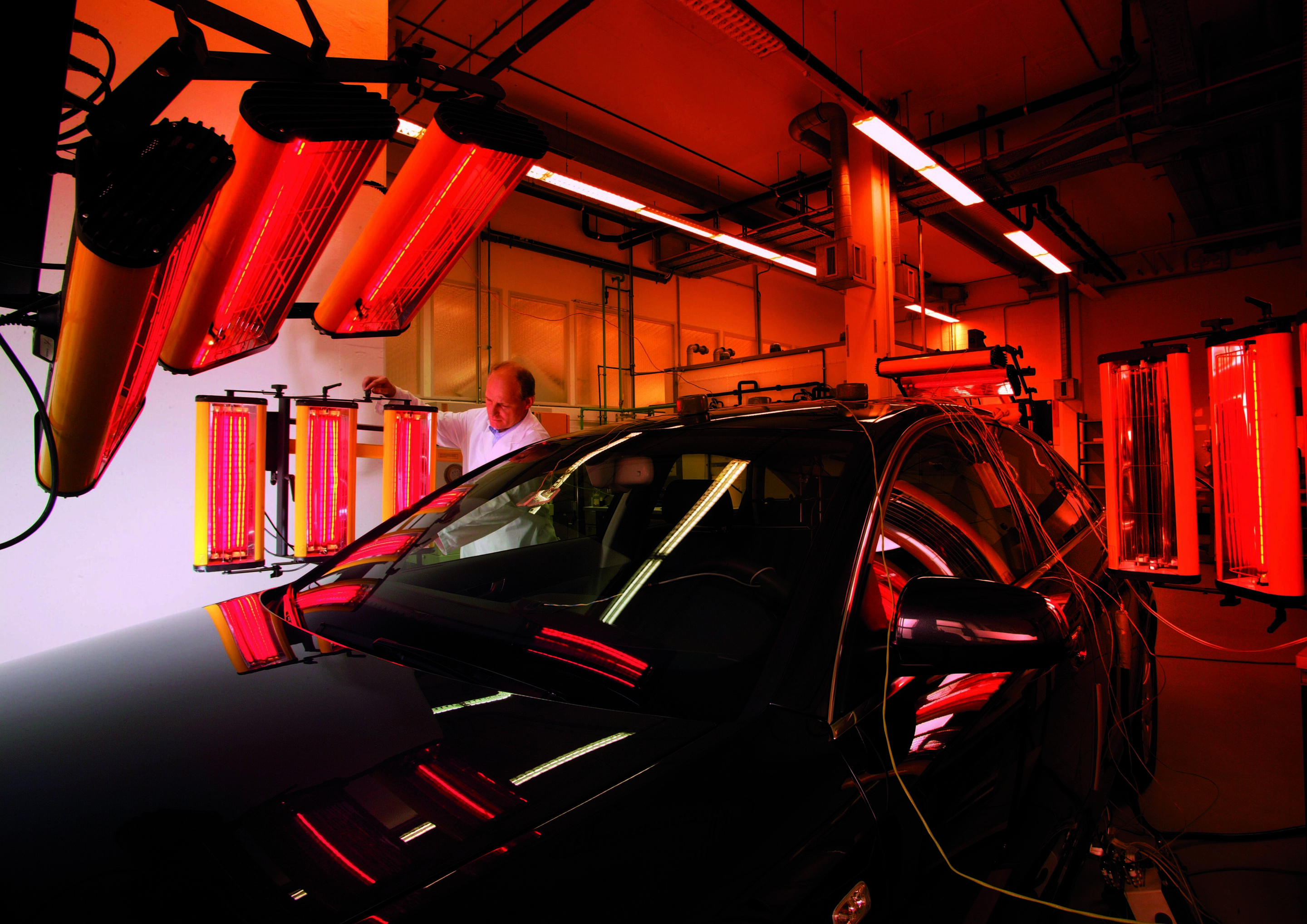 Automotive development with a preserving jar - A vehicle is heated up for subsequent testing of the odours produced by its interior materials when hot