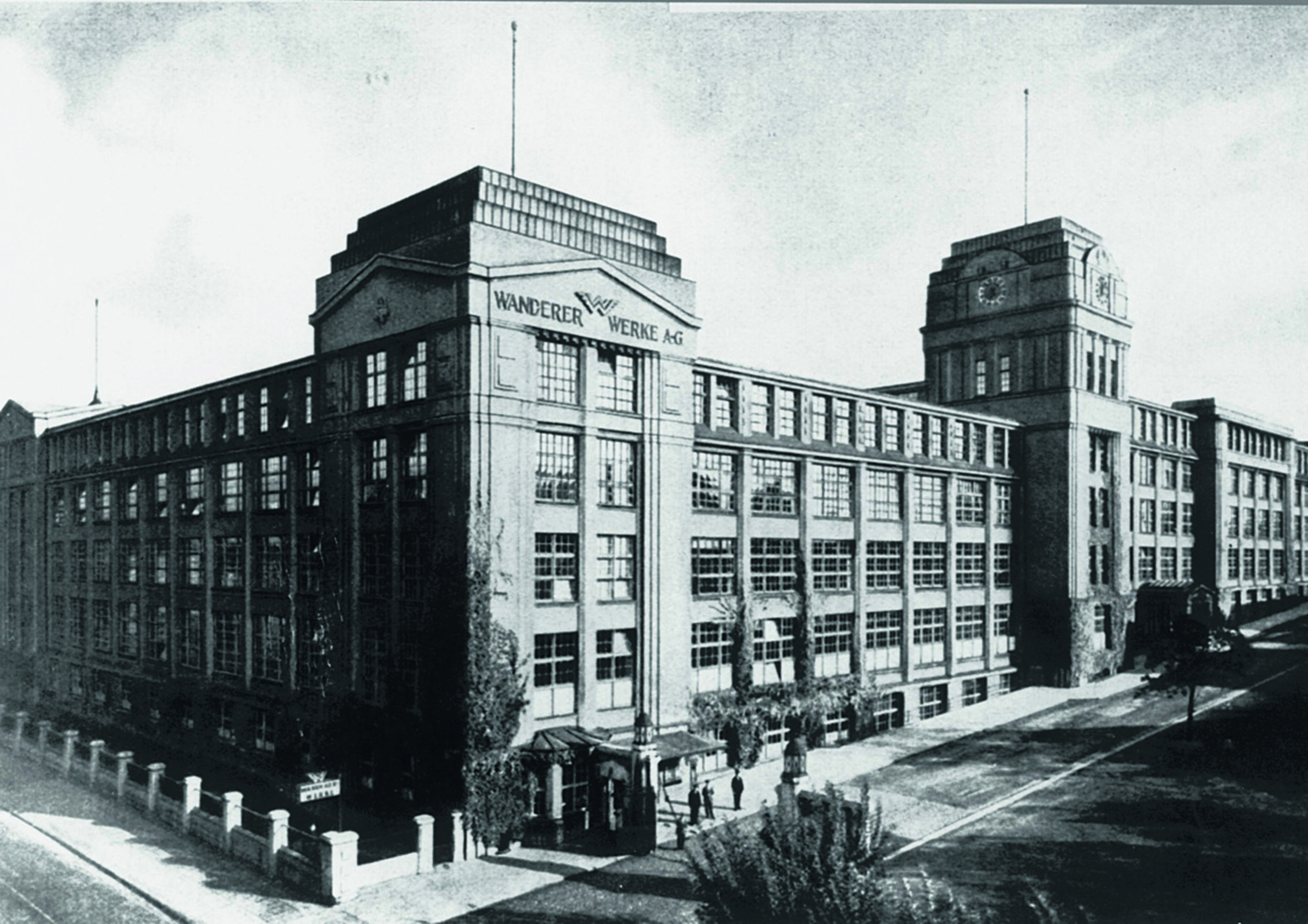 Anniversary magazine History - Wanderer - the imposing facade of the factory in Schönau near Chemnitz