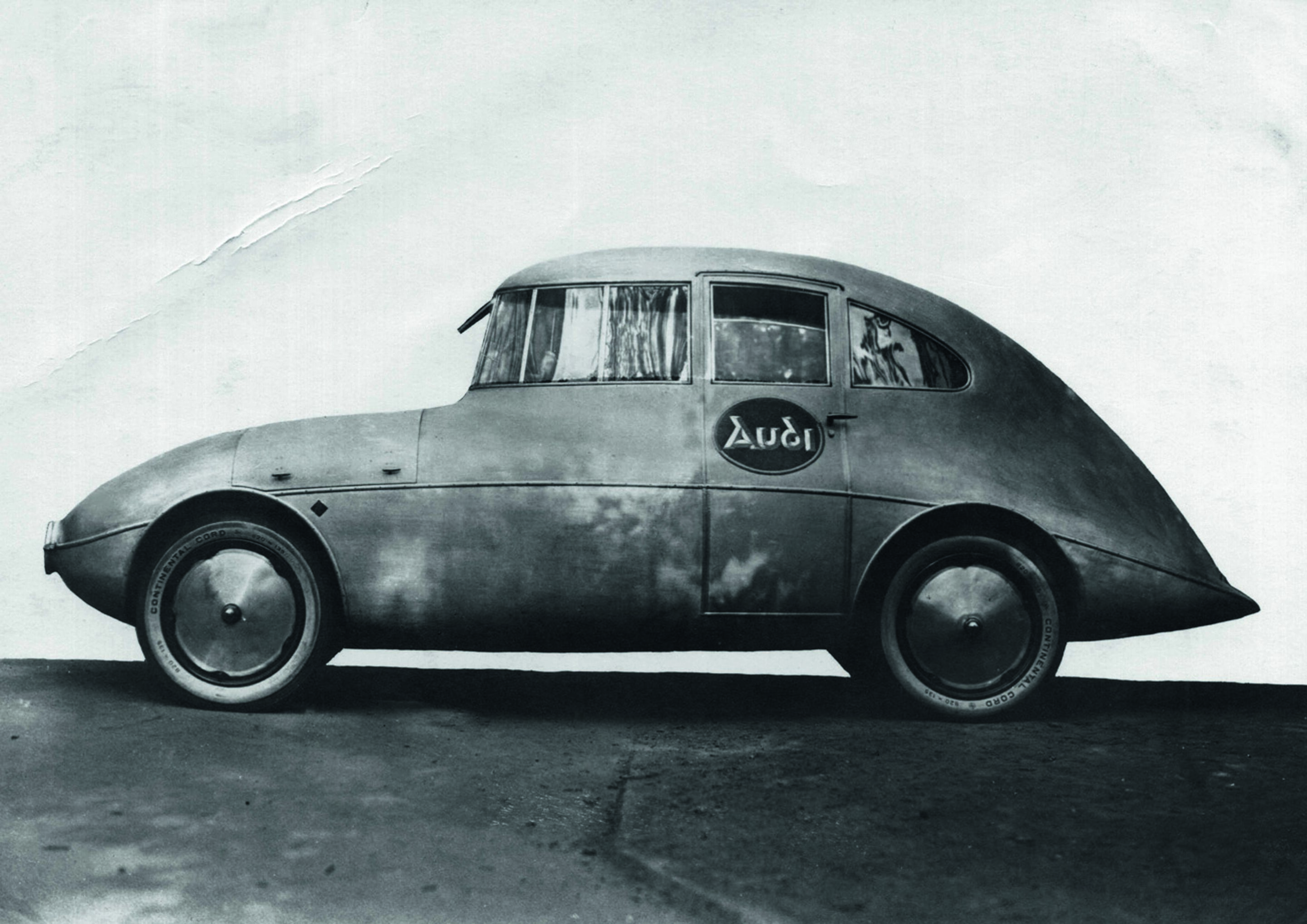 Jubiläumsmagazin Historie - Audi Typ K mit Stromlinien-Aufbau nach den Patenten von Paul Jaray
