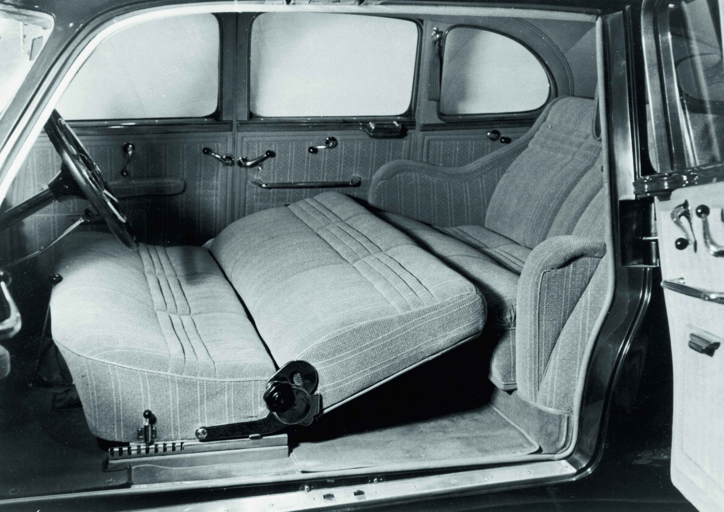 Anniversary magazine History - Streamline - the Horch 930 S was conceived as a luxury touring car, including reclining seats