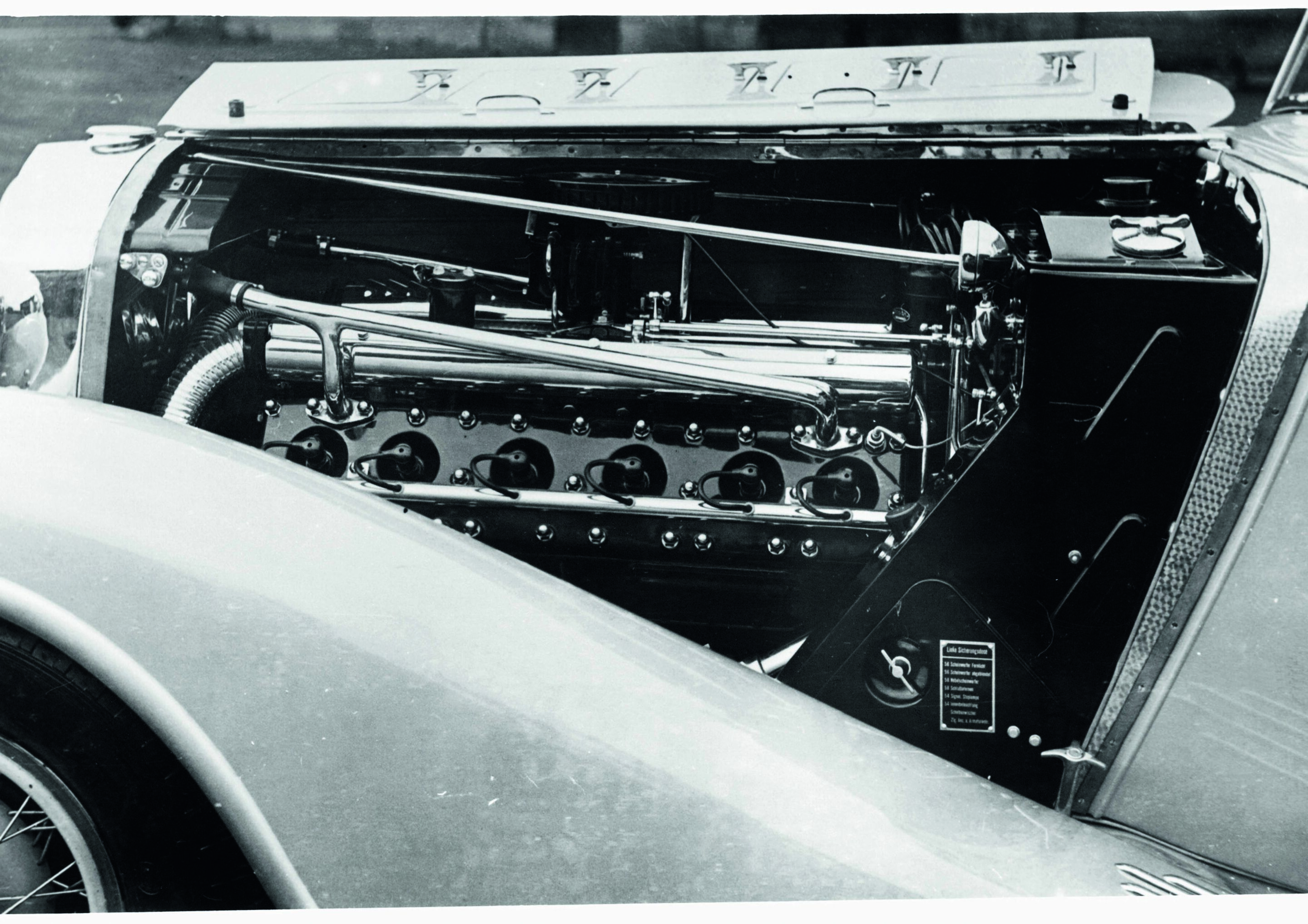 Anniversary magazine History - Horch - the V12 engine generating 120 hp