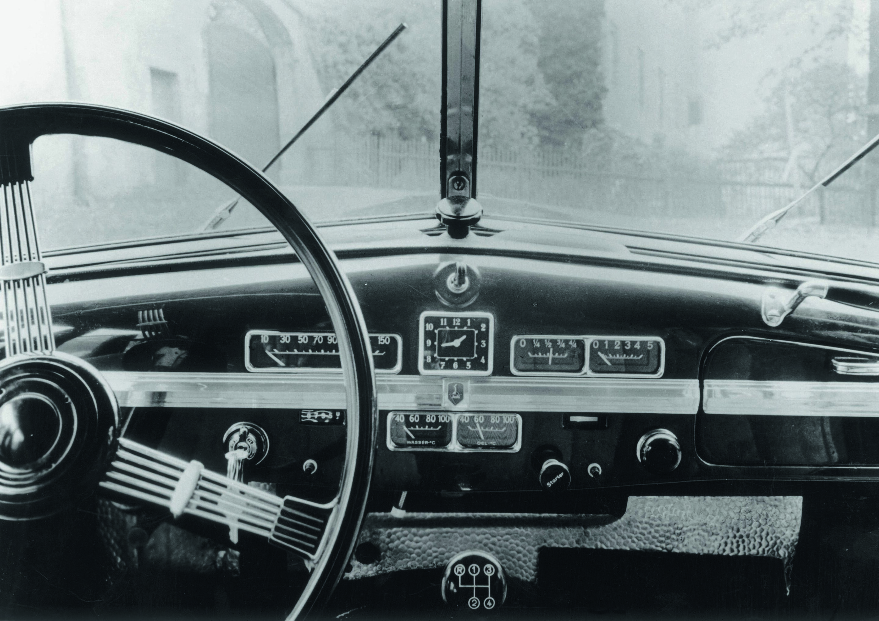 Anniversary magazine History - Audi - the dashboard of the 920