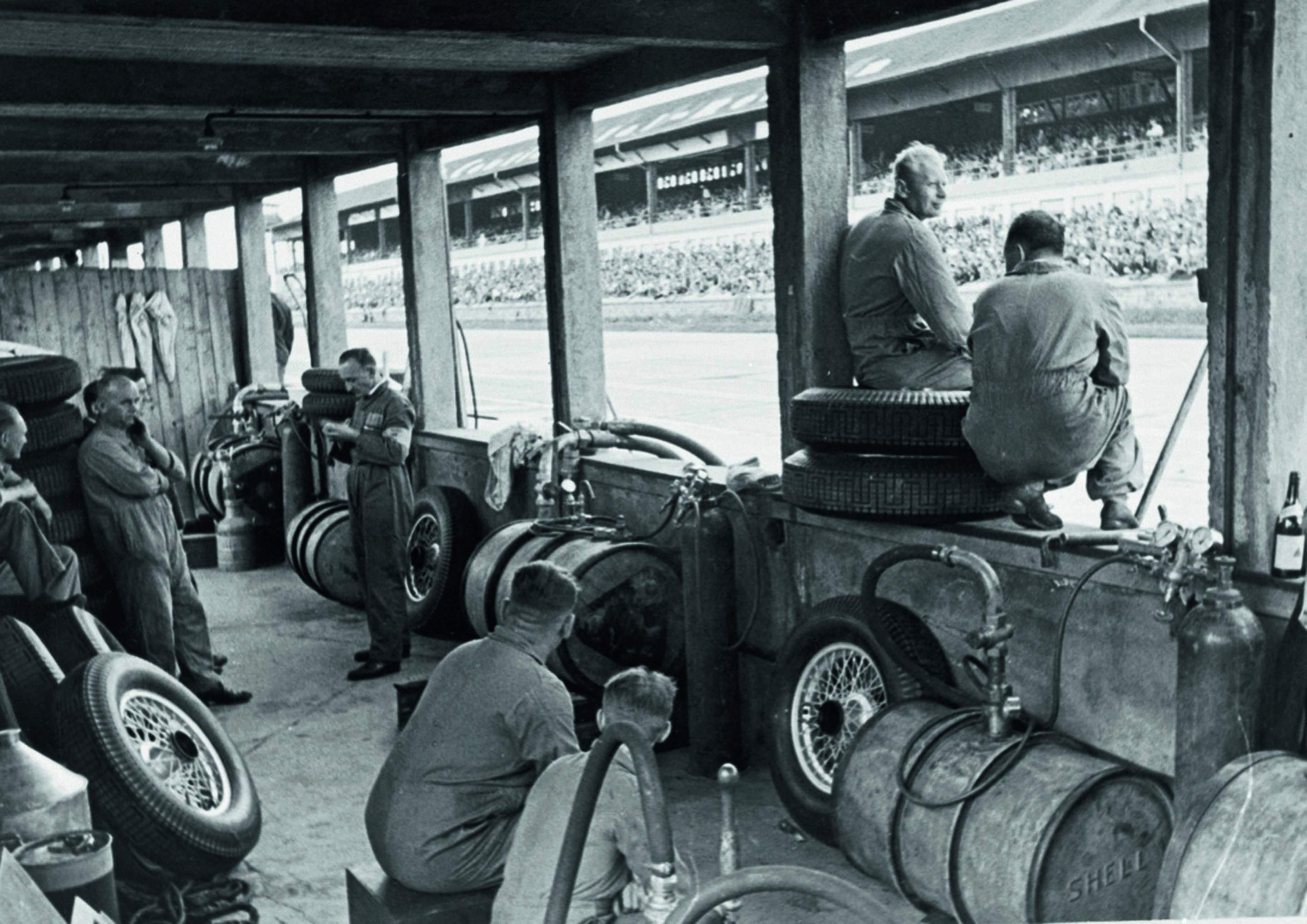 Jubiläumsmagazin Historie - Auto Union Grand Prix: Blick in die Box am Nürburgring 1939