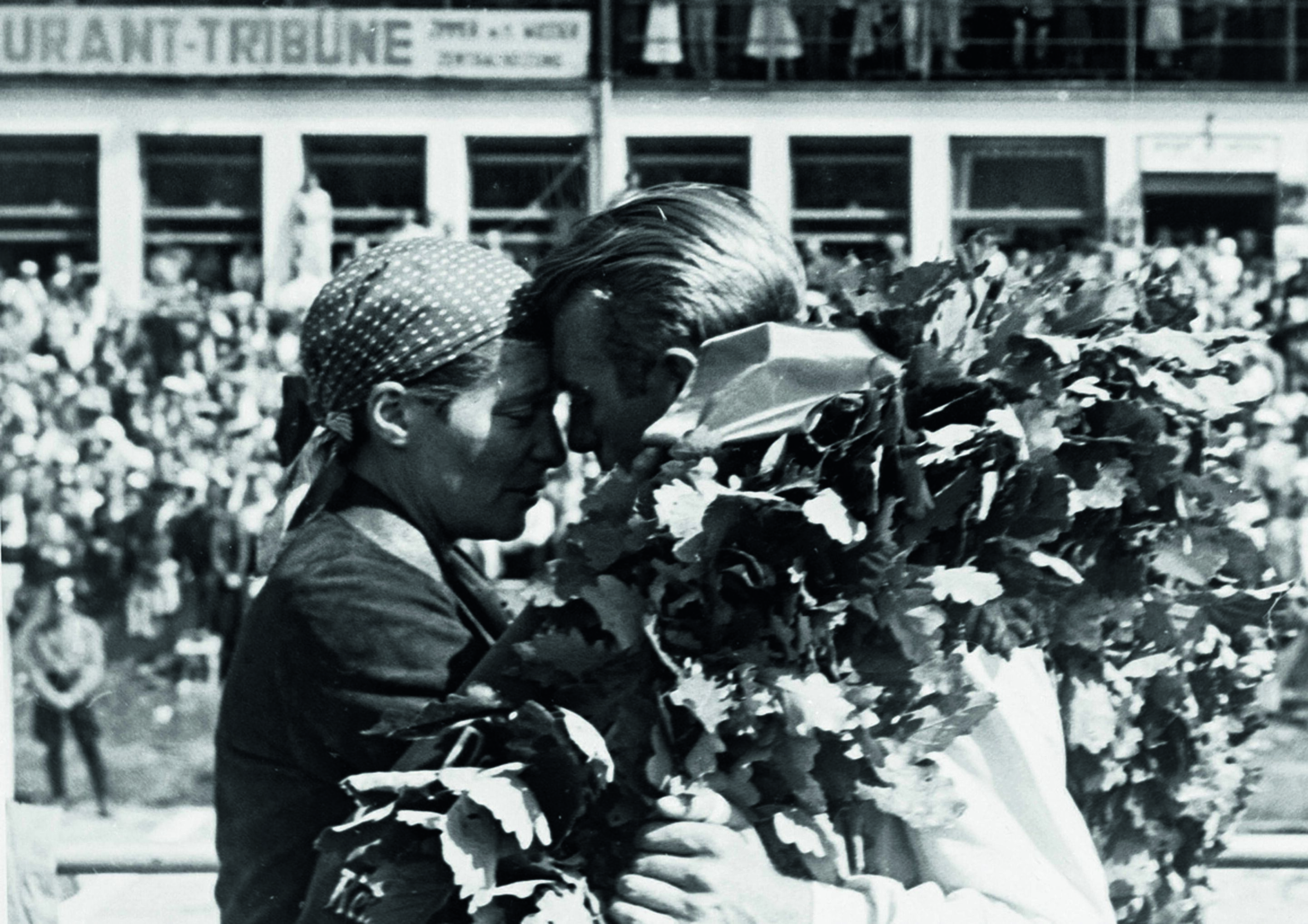 Jubiläumsmagazin Historie - Auto Union Grand Prix: Fahrer Bernd Rosemeyer und seine Frau Elly Beinhorn