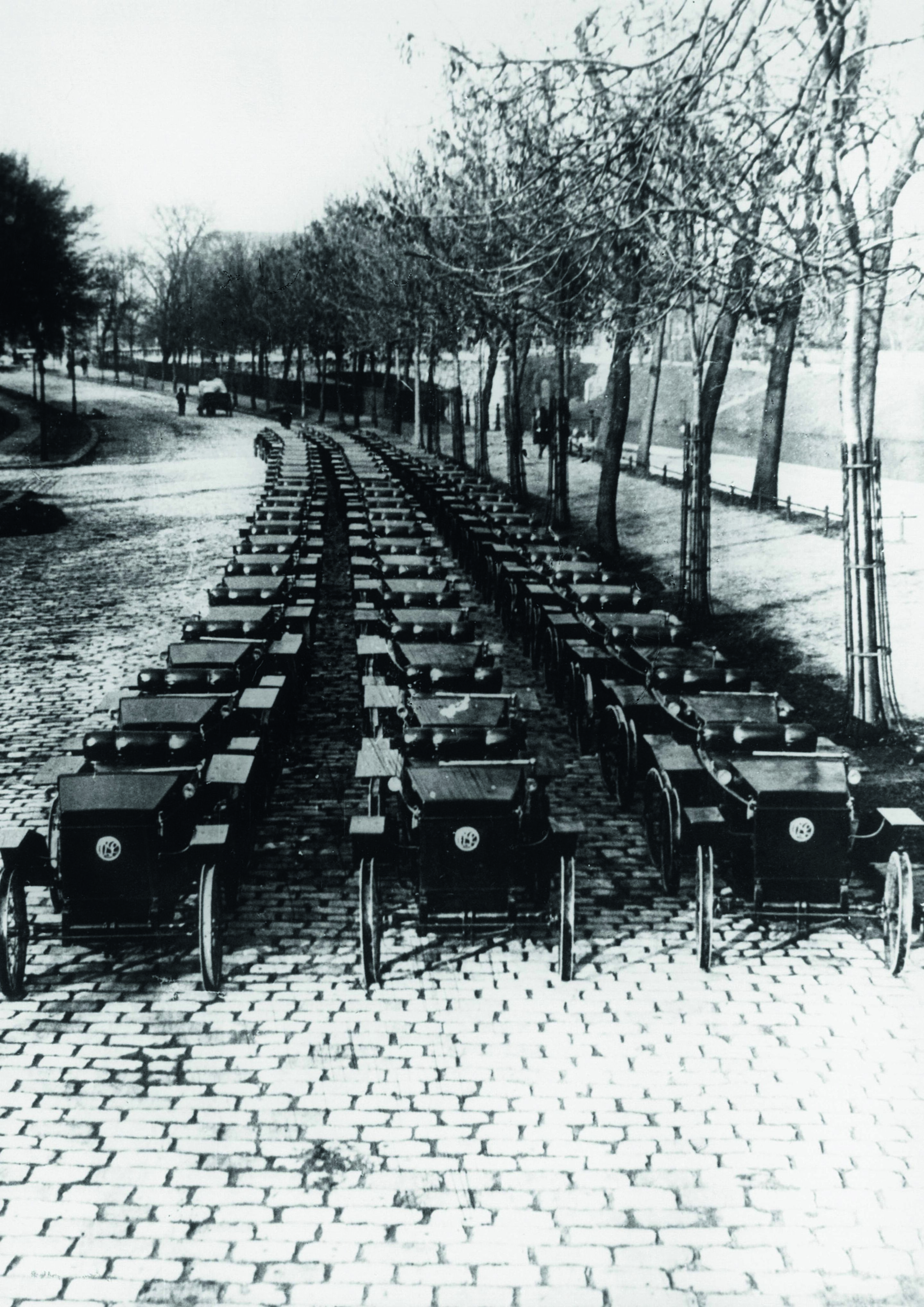Jubiläumsmagazin Historie - Elektro-Kleinstwagen von Rudolf Slaby in Berlin. 1919 stieg J.S. Rasmussen (DKW) in das Projekt ein, insgesamt wurden 2.005 Autos gebaut
