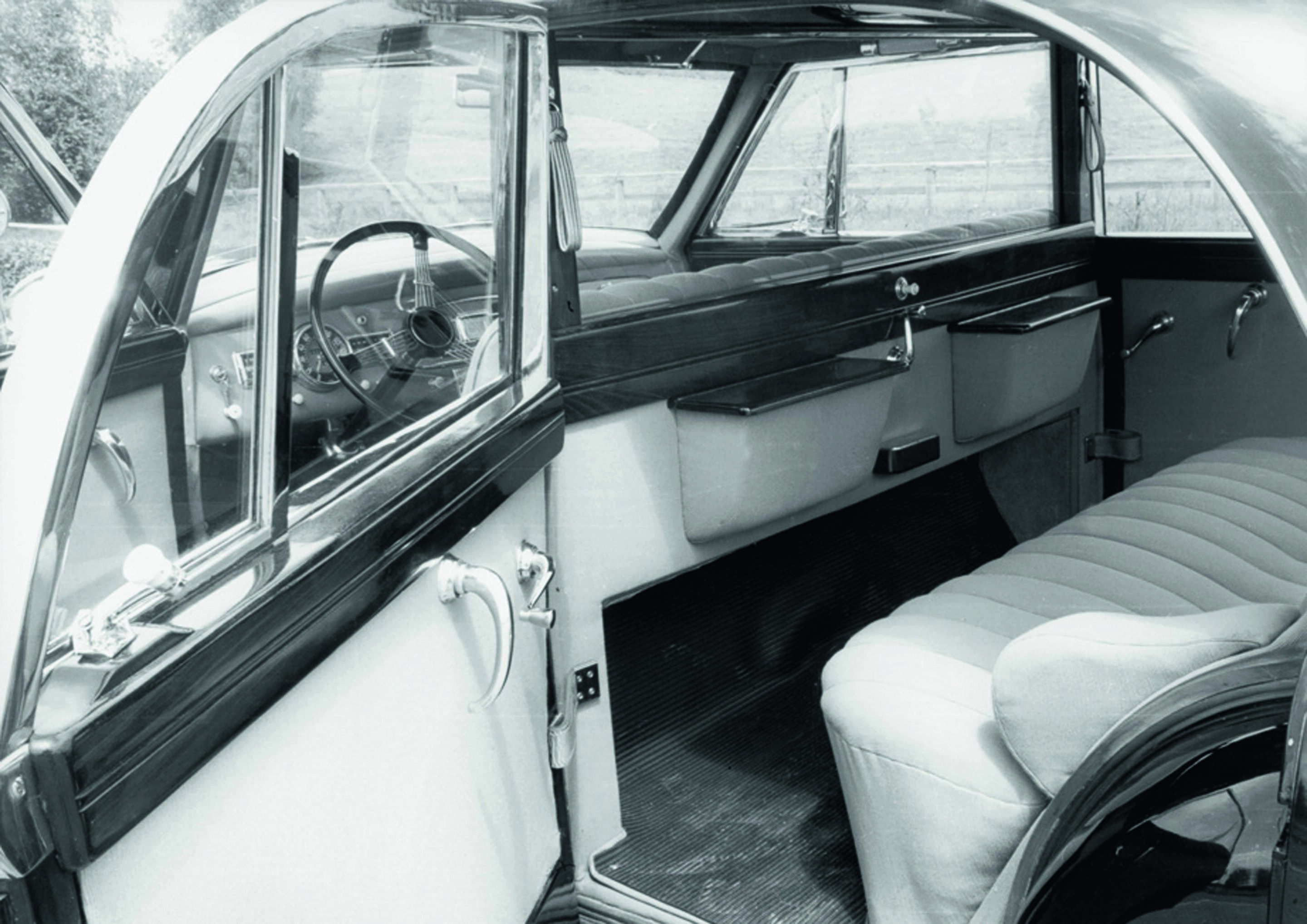 Anniversary magazine History - The last Horch - the Chief Executive sat in the rear, with a glass divider of course