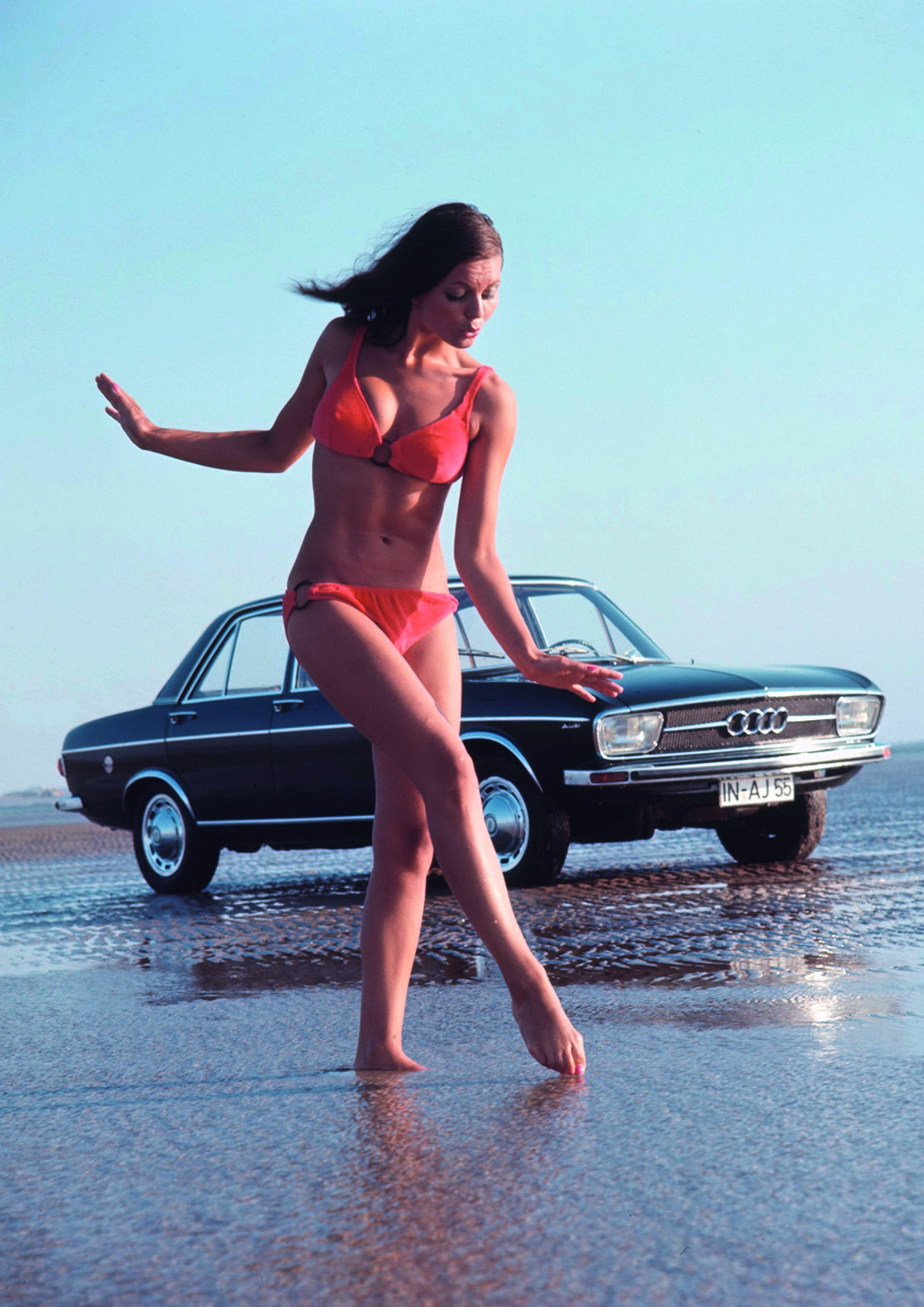 Jubiläumsmagazin Historie - Der Audi 100 auf einem Pressefoto jener Zeit