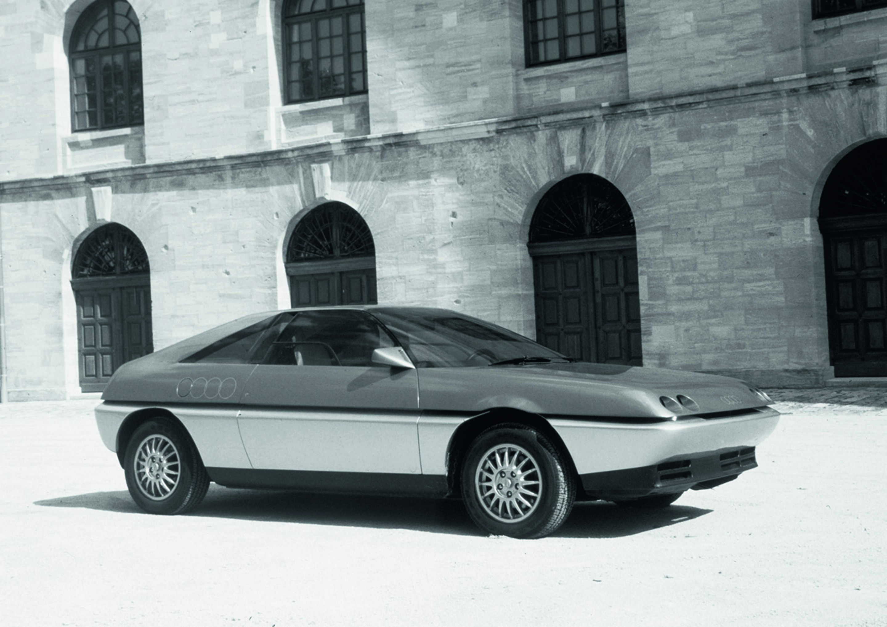Jubiläumsmagazin Historie - Showcar Pininfarina quartz auf Basis des Audi quattro, vorgestellt 1981