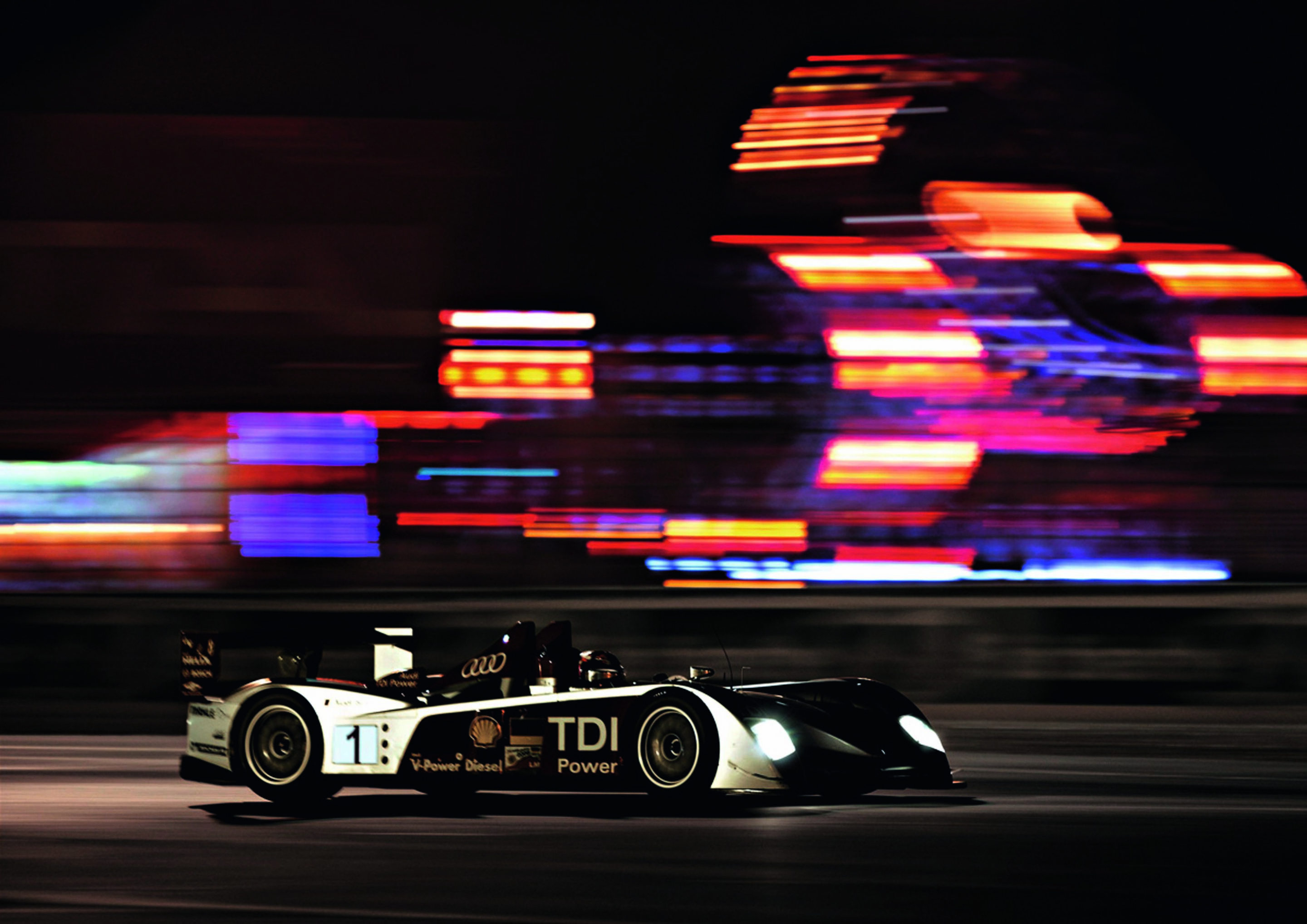 Jubiläumsmagazin Historie - Motorsport: Audi R10 TDI in Le Mans