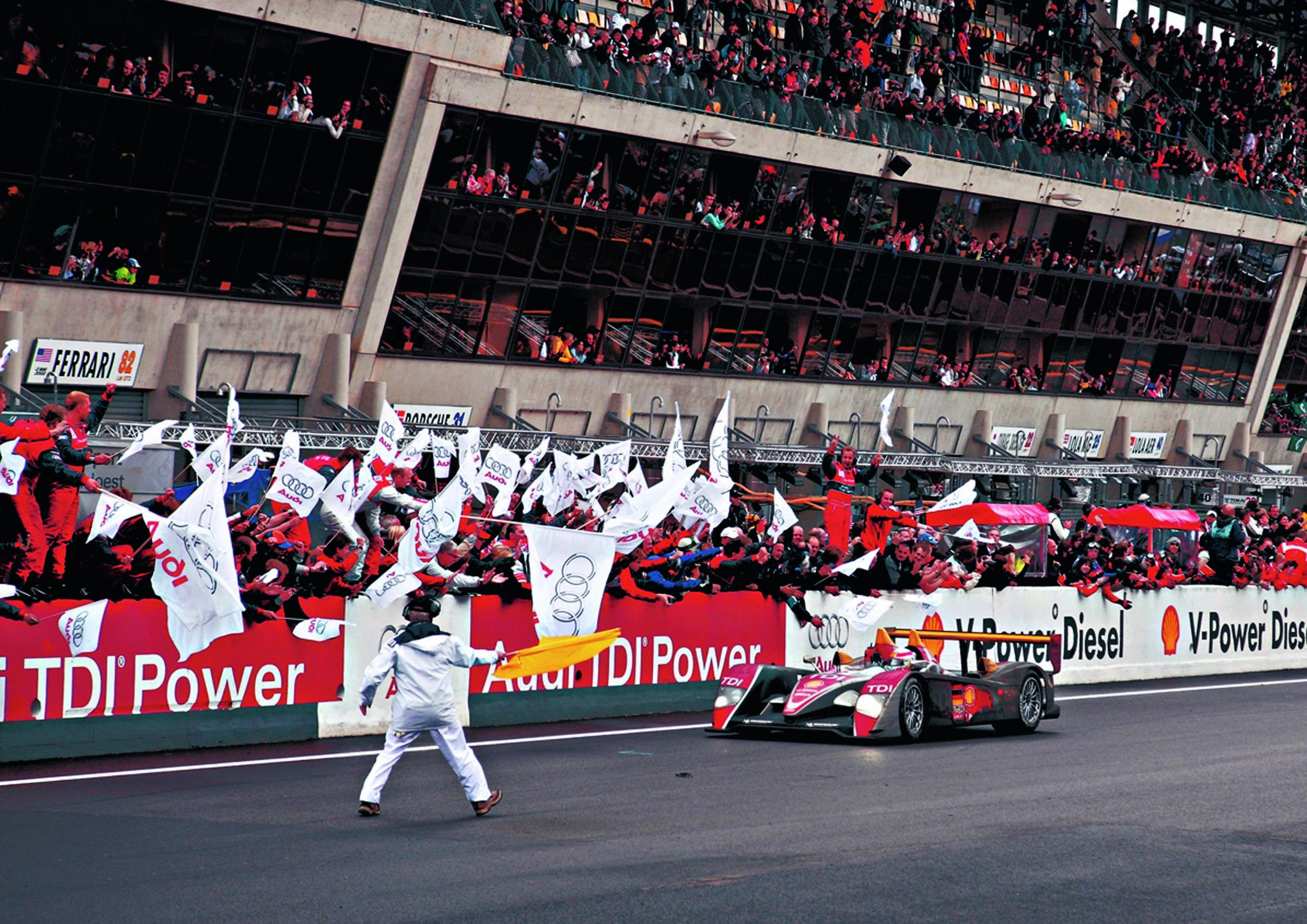 Jubiläumsmagazin Historie - Motorsport: Audi R10 TDI in Le Mans