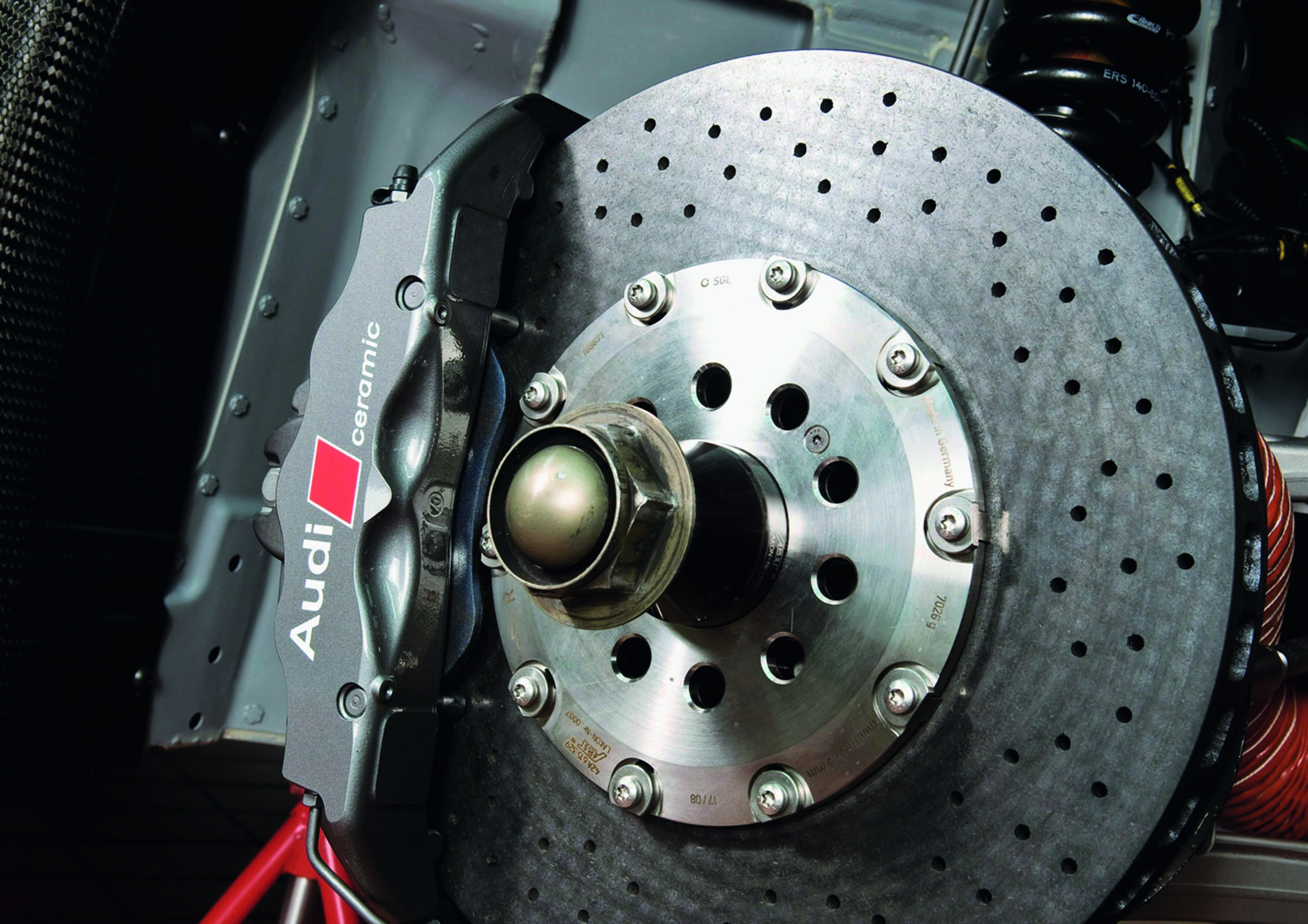 Anniversary magazine Motorsports - Audi R8 LMS - carbon-fibre brake discs tame the power of the ten-cylinder.