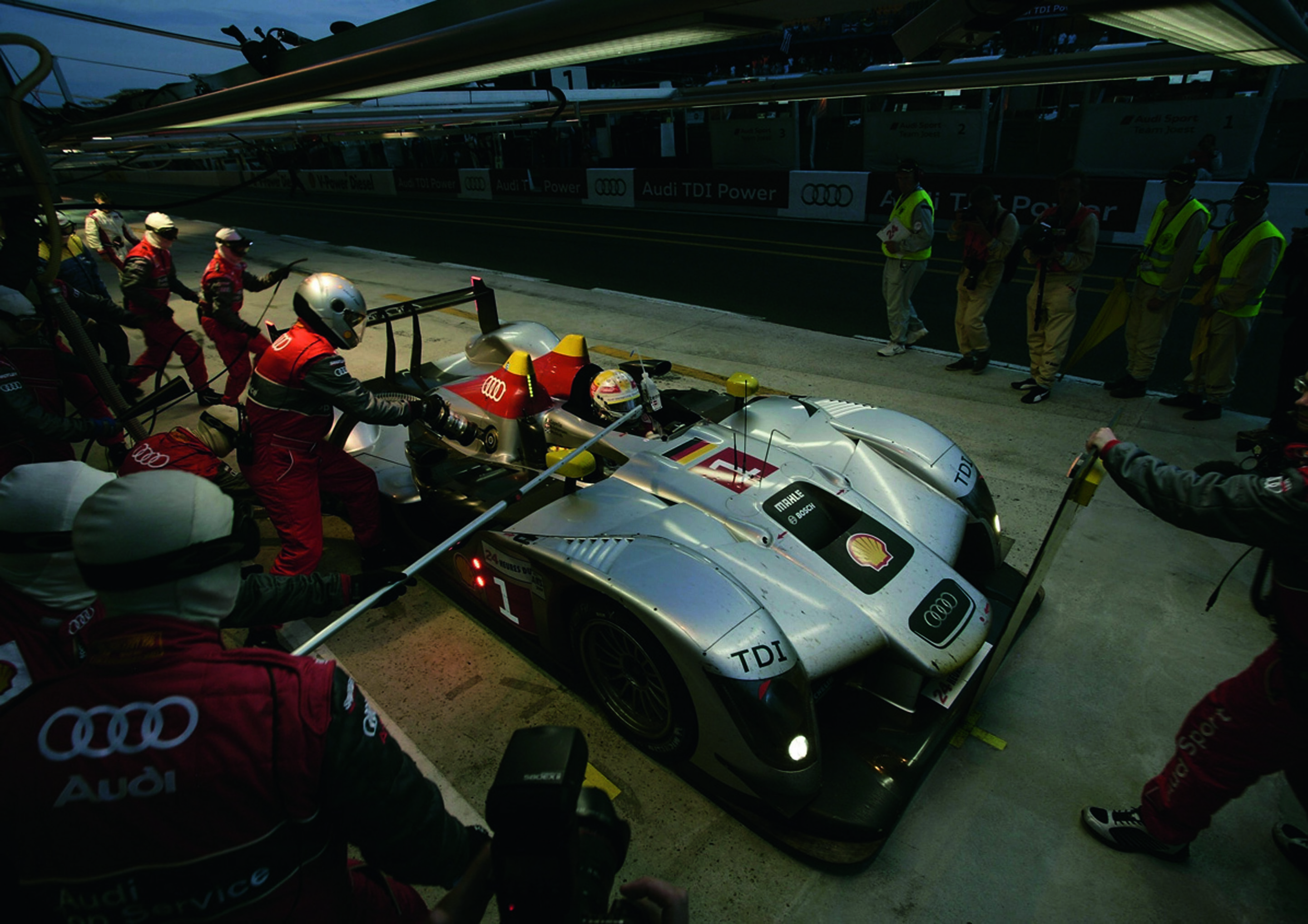 Anniversary magazine Motorsports - Le Mans 2009 - the Audi crew was confronted with a series of technical challenges.