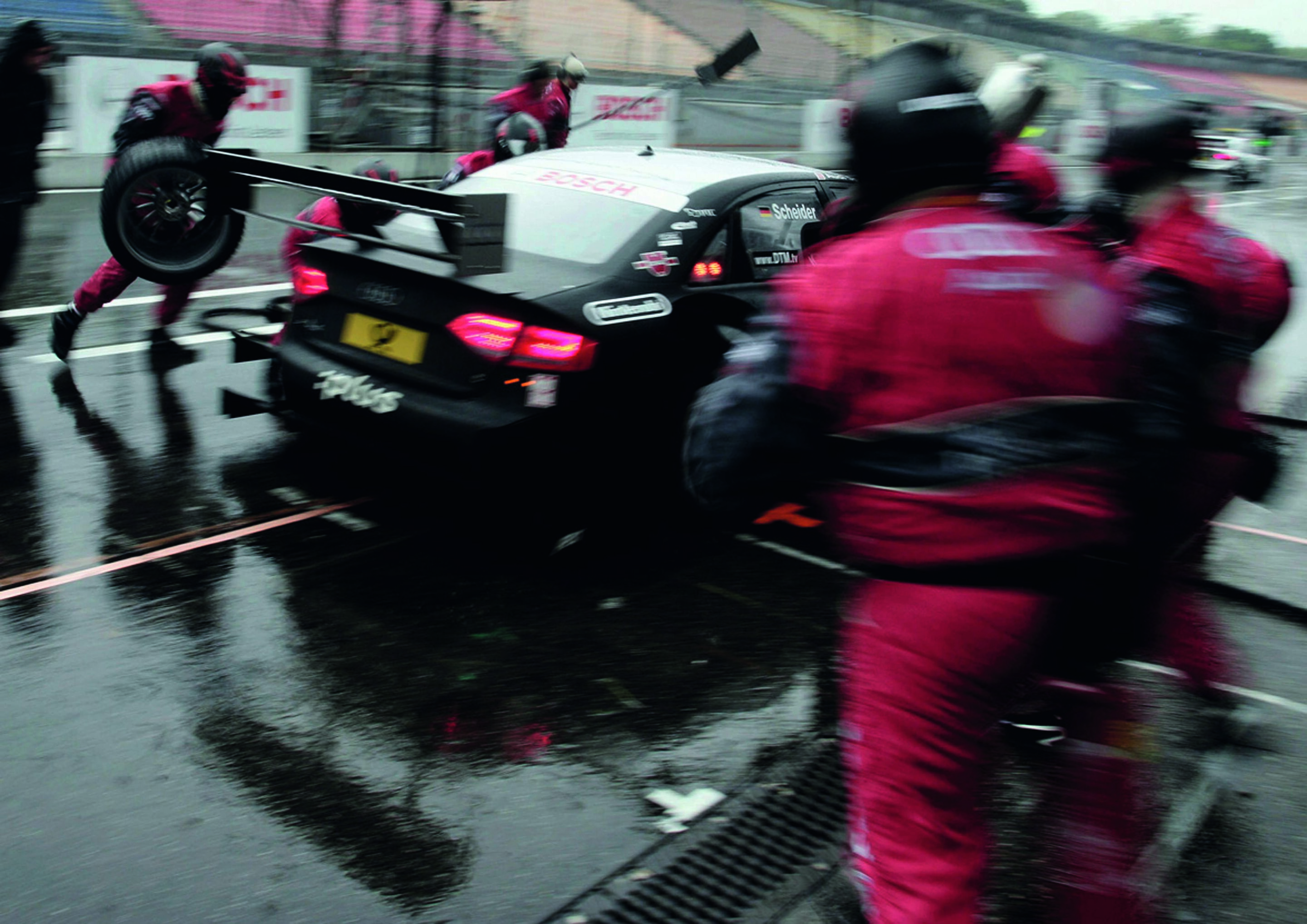 Jubiläumsmagazin Motorsport - Perfekt: Die Boxenstrategie entscheidet oft über den Sieg.