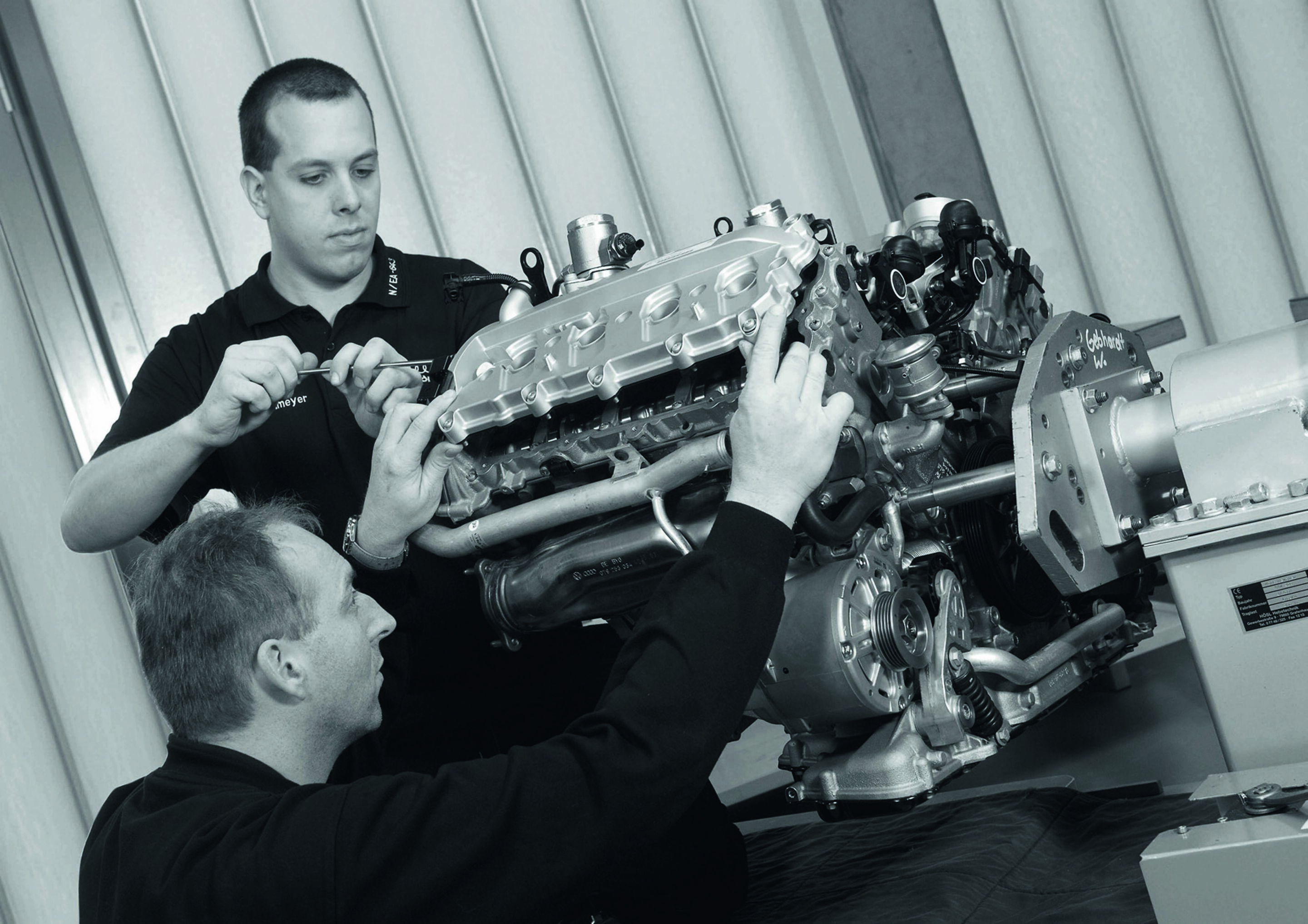 Anniversary magazine Motorsports - Engine build - the Audi racing engines are built by hand in Neckarsulm.