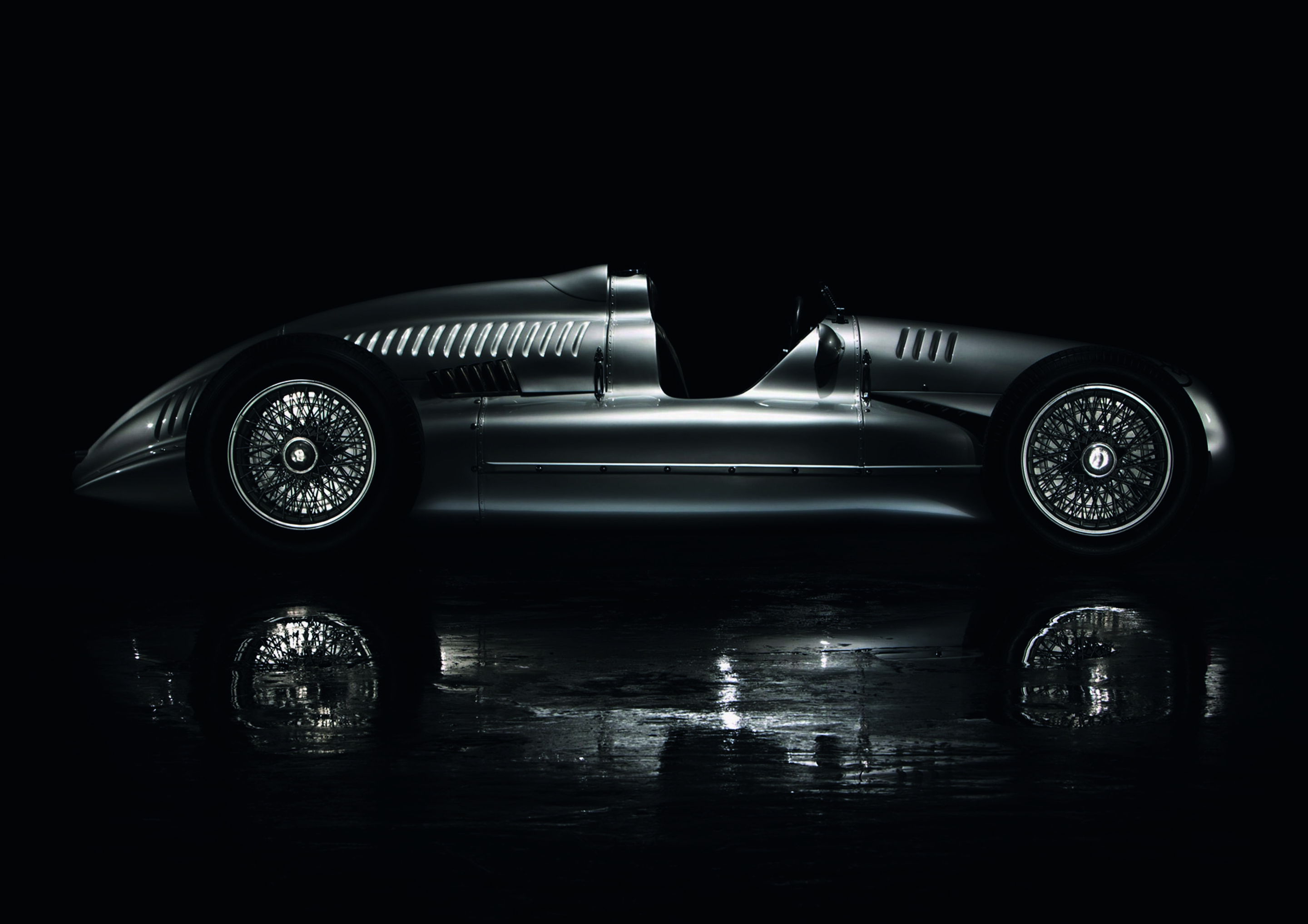 Anniversary magazine Motorsports - Auto Union Type D - Mid-engine profile with a 2.85 metre wheelbase.