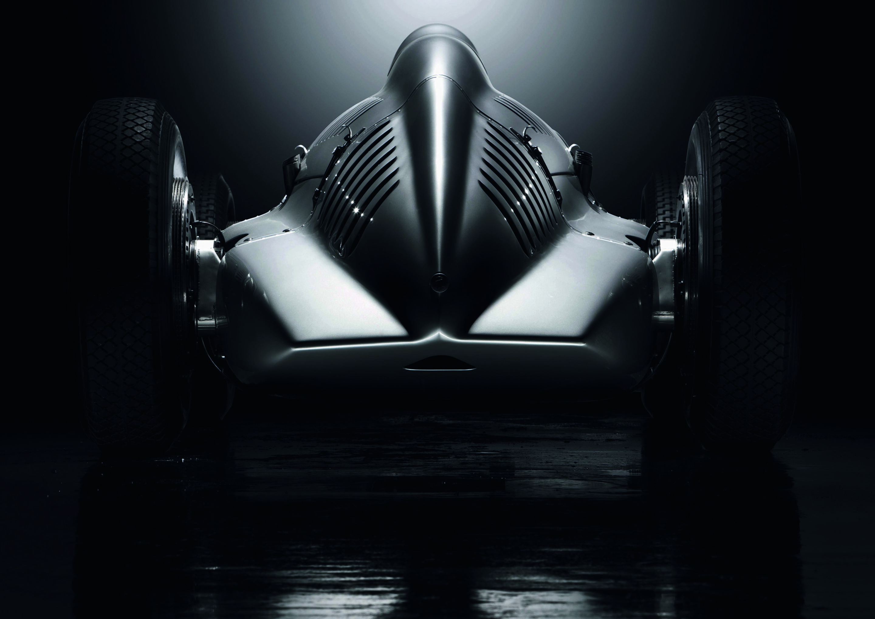 Jubiläumsmagazin Motorsport - Auto Union Typ D: Mächtiger Rücken: Die seitlichen Flächen am Heck zeigen schon Ansätze aerodynamischen Designs.