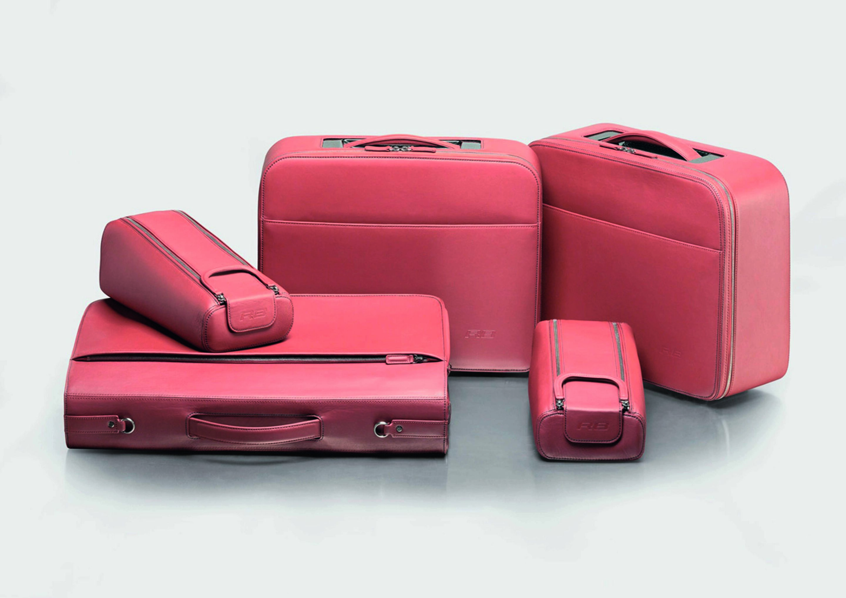 Jubiläumsmagazin Design - Luxus in Leder: Gepäckset für höchste Ansprüche, passend für den Audi R8.