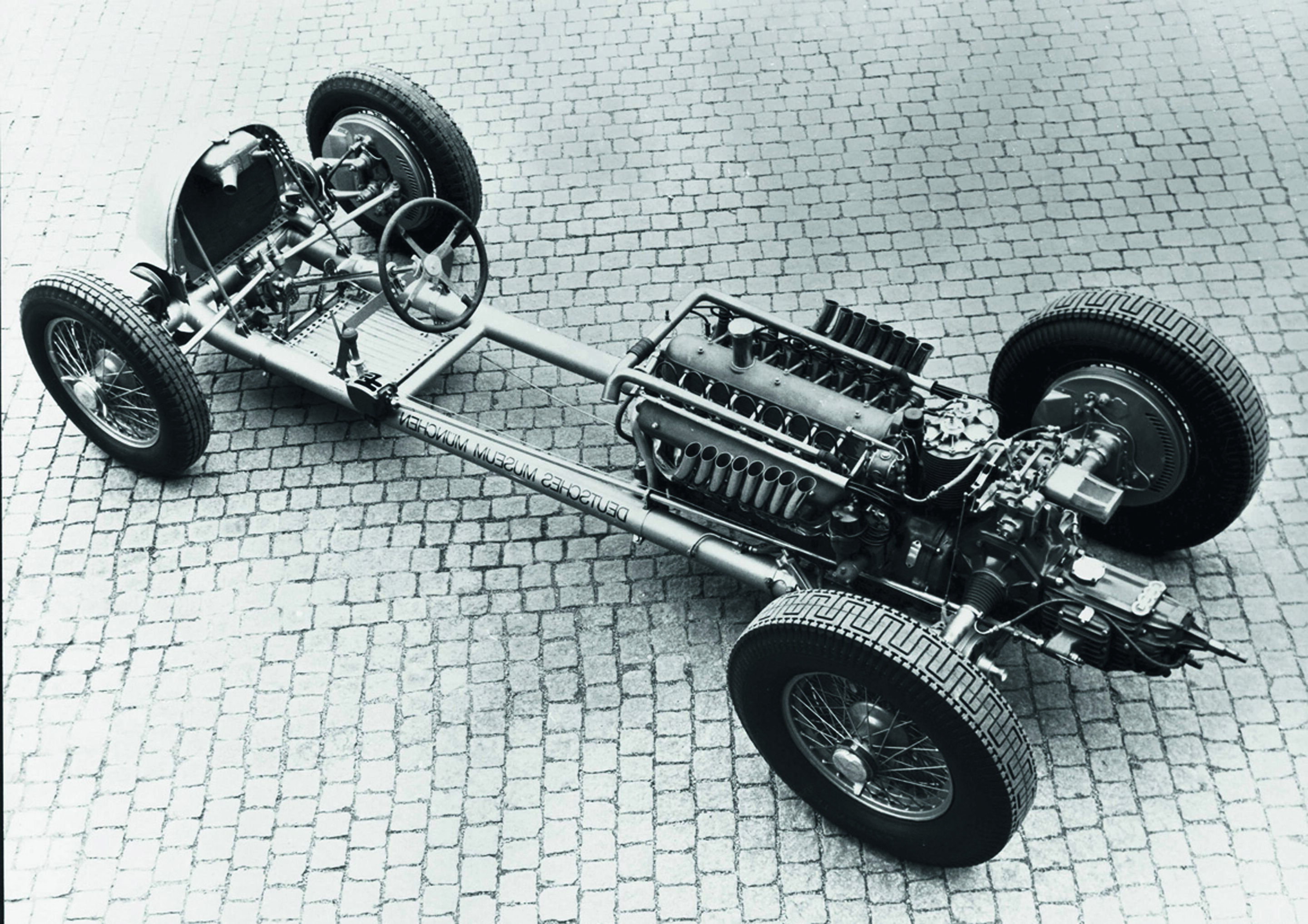 Jubiläumsmagazin Motorsport - Geschenk für das Deutsche Museum: Das Chassis des Auto Union Rennwagens Typ C 1936.