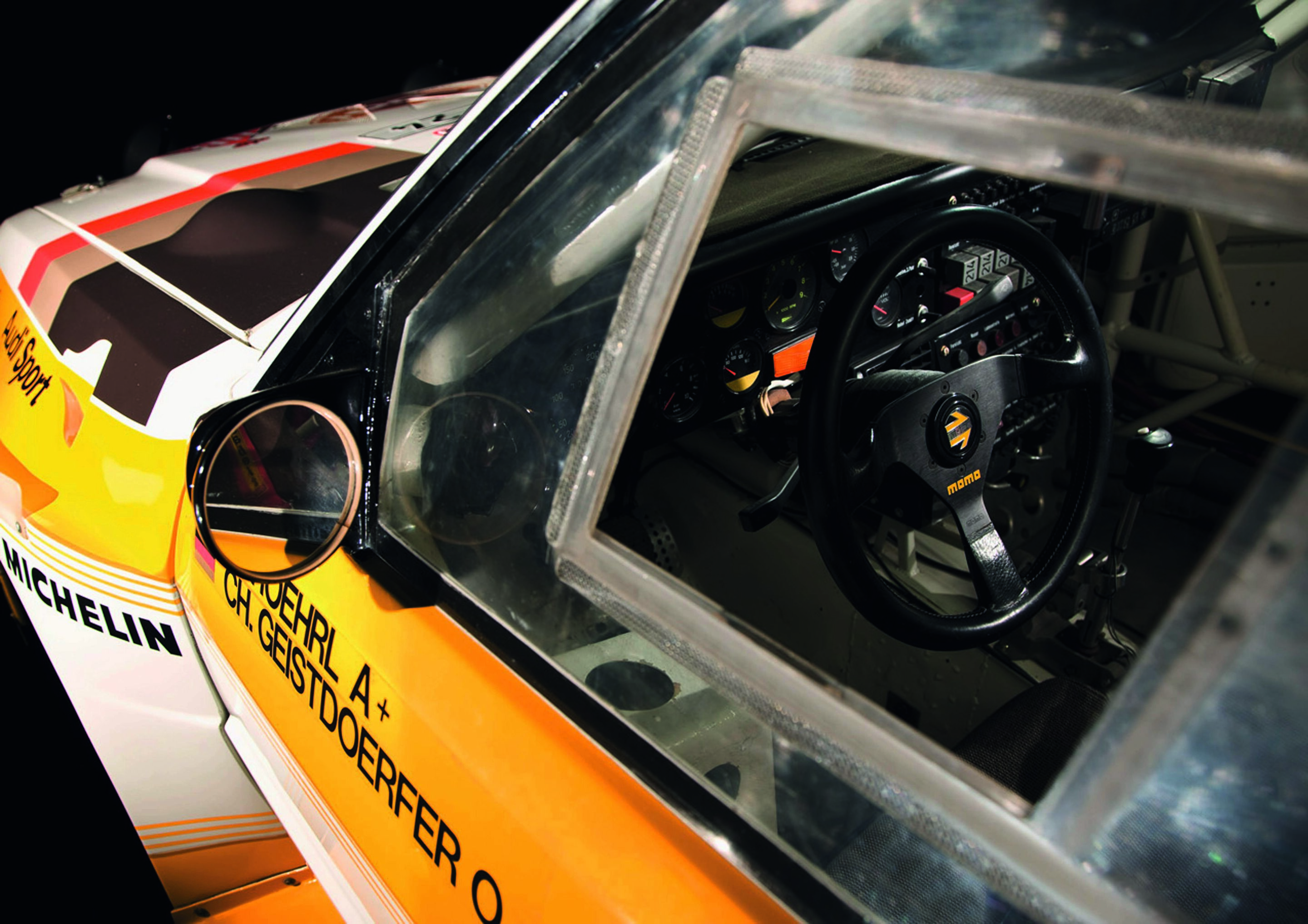 Jubiläumsmagazin Motorsport - Audi Sport quattro S1: Der gelb skalierte, zentral platzierte Drehzahlmesser reicht bis 9.000 Touren.