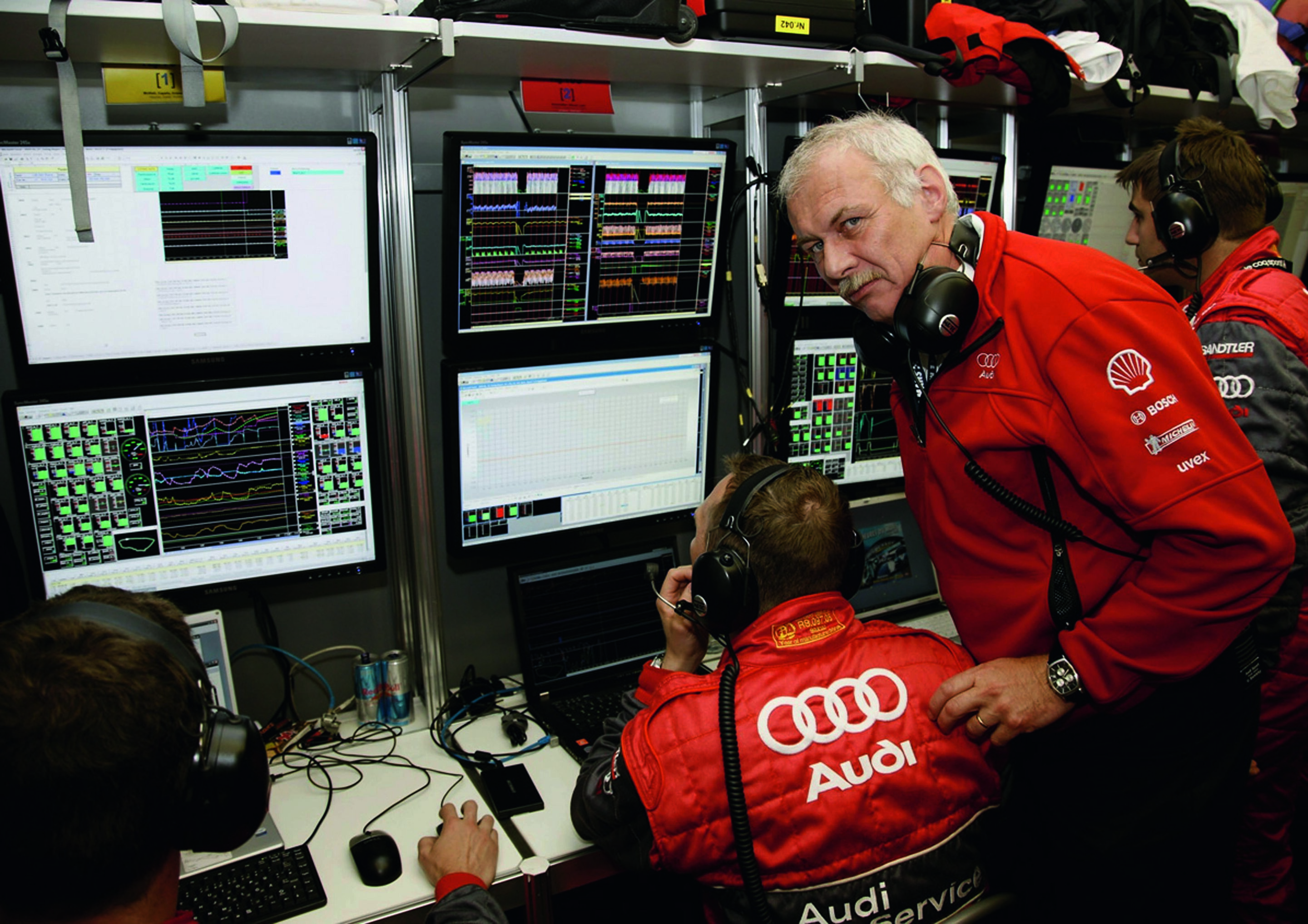 Anniversary magazine Motorsports - "There has never been anything like it" - Ulrich Baretzky, Head of Engine Technology, talking about the creation of the R10 TDI engine.