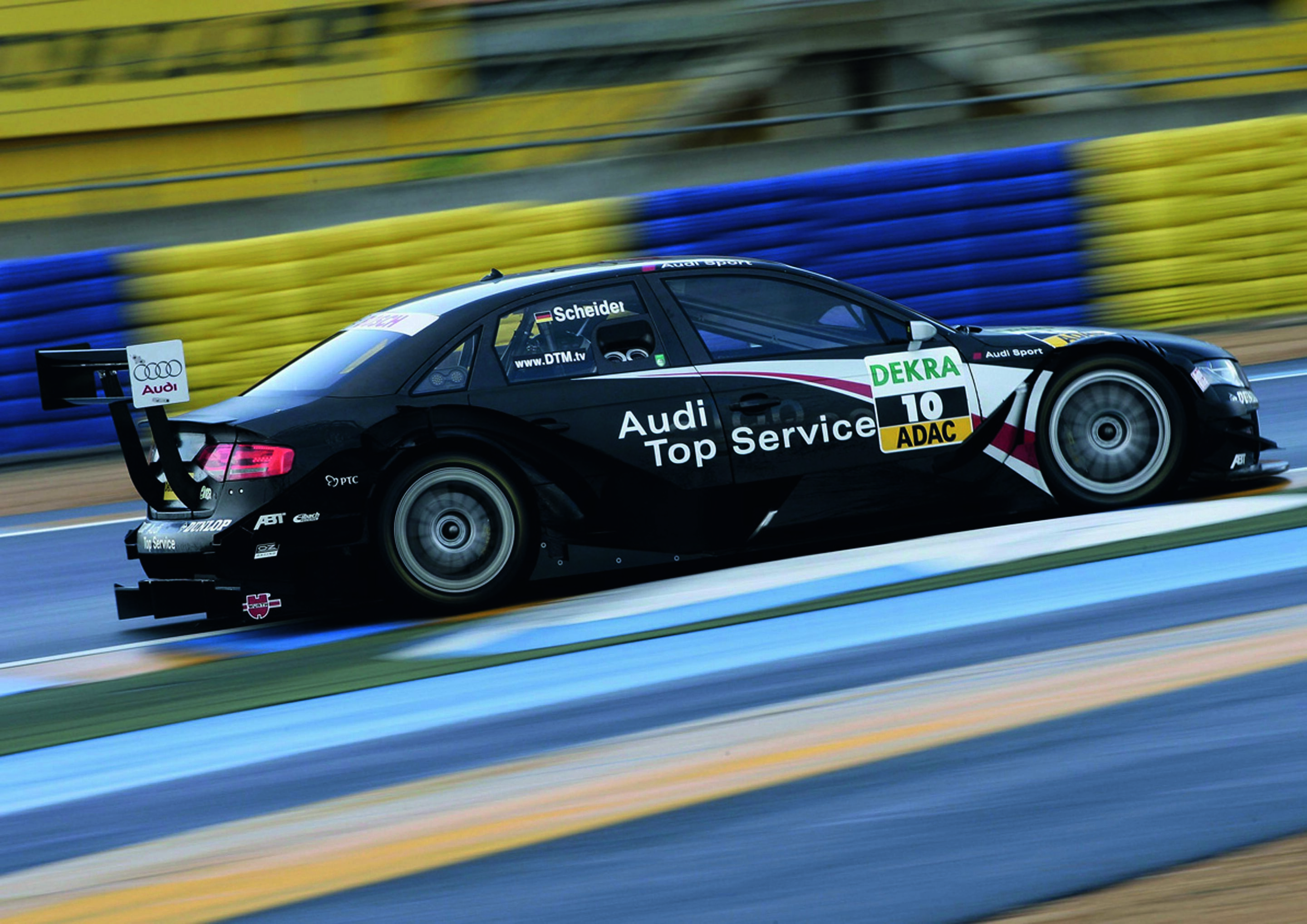 Jubiläumsmagazin Motorsport - Champion 2008: Der A4 von Timo Scheider hat mit dem Auto 2004 nicht mehr viele Gemeinsamkeiten.