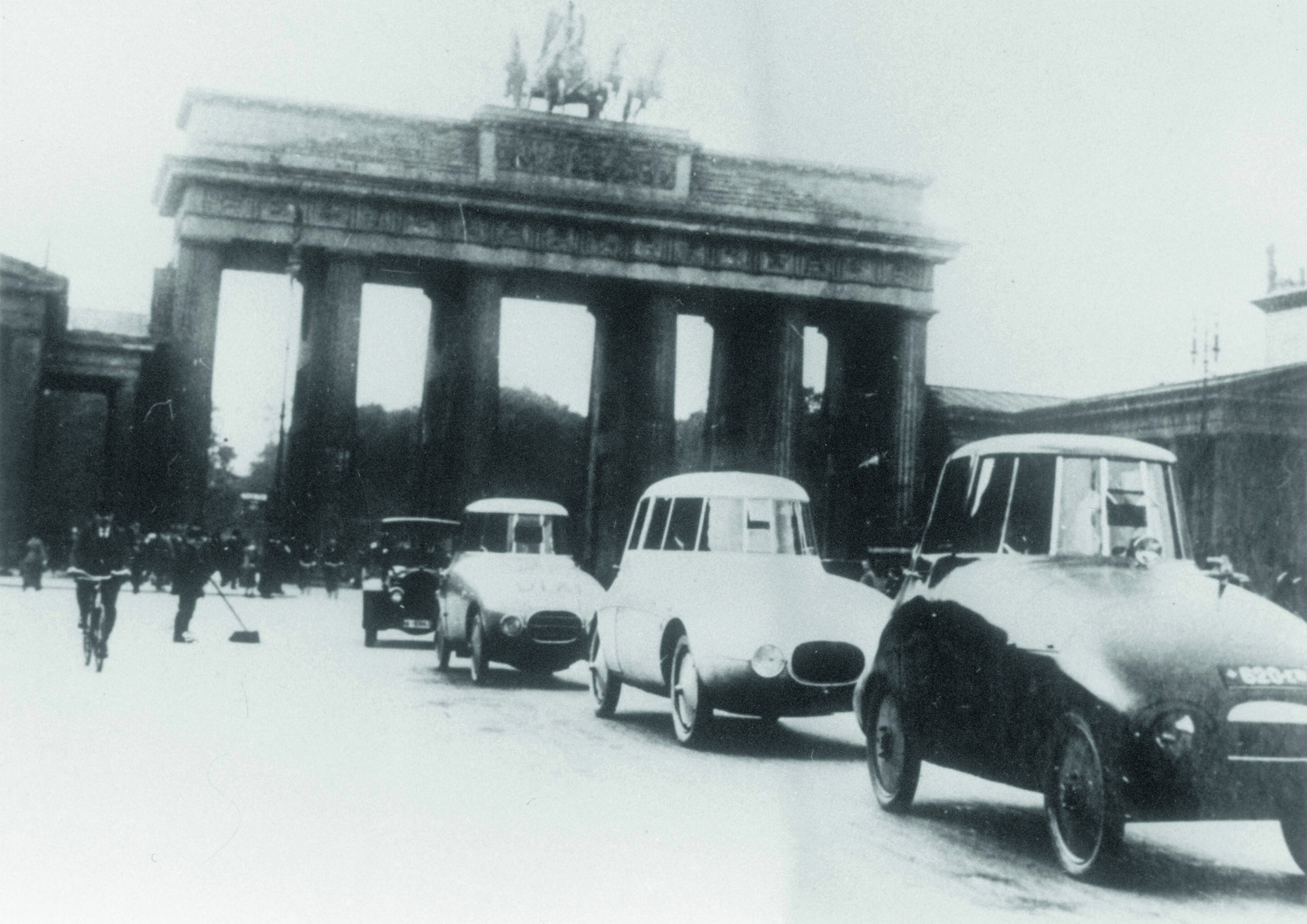 Jubiläumsmagazin Design - Stromlinie: 1923 baute der Fachbetrieb Gläser in Dresden eine stromlinienförmige Aluminiumkarosserie auf ein Chassis des Audi-Typs K. Die Form folgte den Ideen von Aerodynamik-Pionier Paul Jaray.