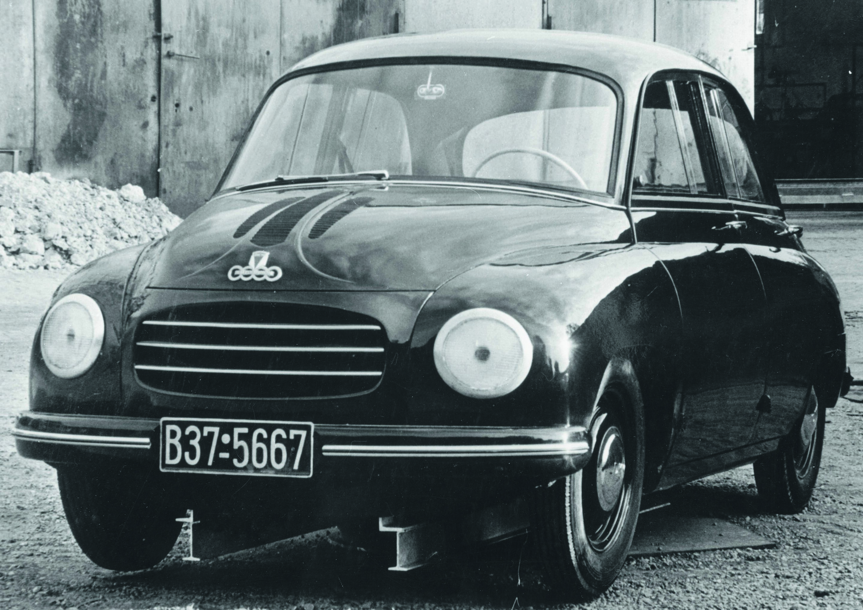Anniversary magazine Design - From 1951 until 1956, the Auto Union tried its hand at two micro car concept, here the FX. Neither of them made it into series production.