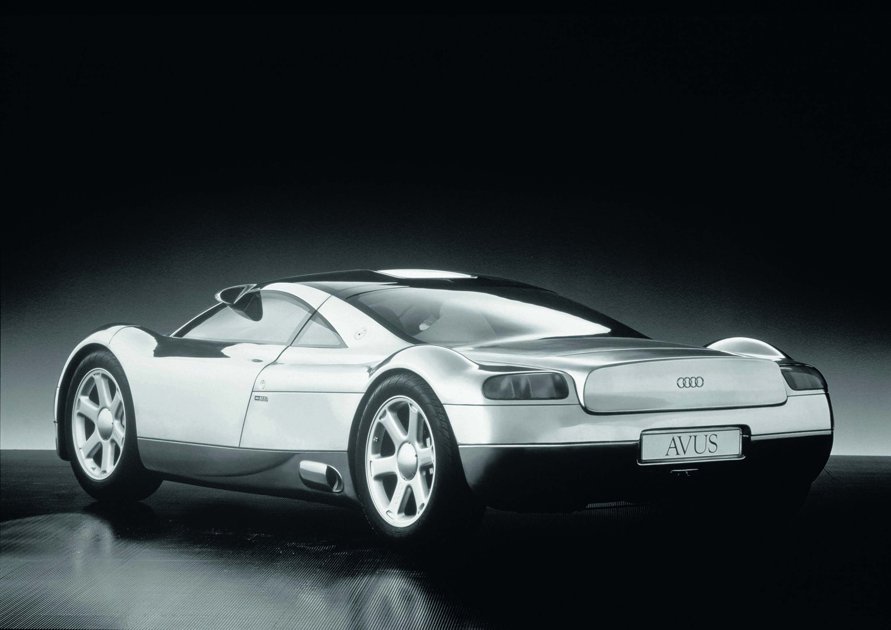 Jubiläumsmagazin Design - Audi Avus quattro: Die Grundform erinnert an die Stromlinien-Wagen der 30er Jahre.