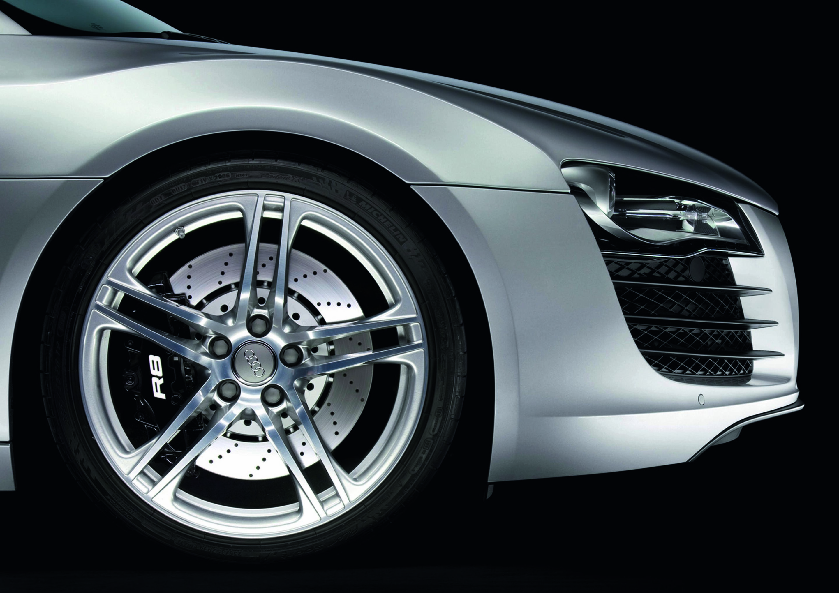 Jubiläumsmagazin Design - Perfektion: Der genaue Blick zeigt die Präzision in den Details des Audi R8.