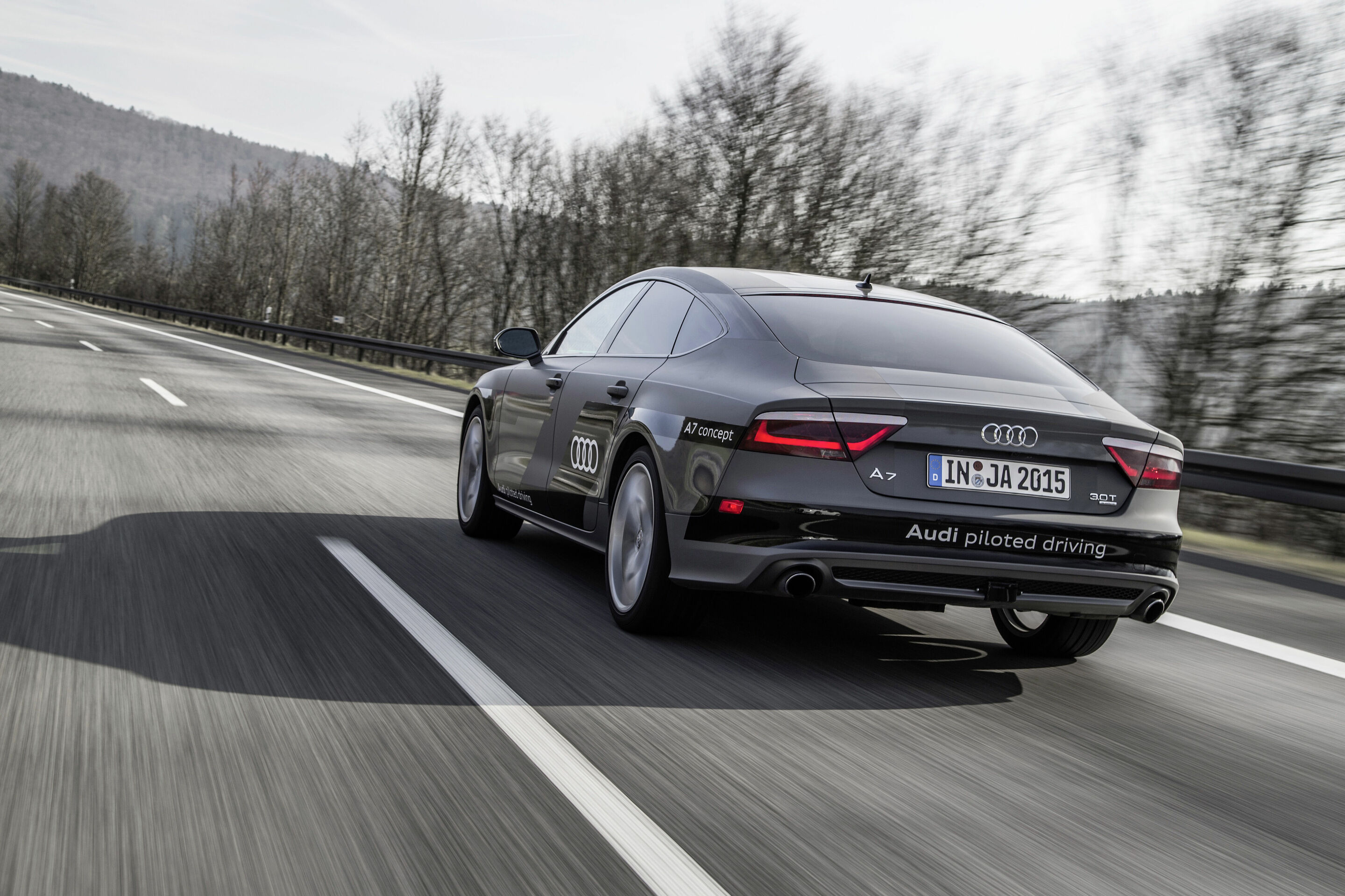 Audi A7 piloted driving concept - Technikträger fährt pilotiert auf der Autobahn A9