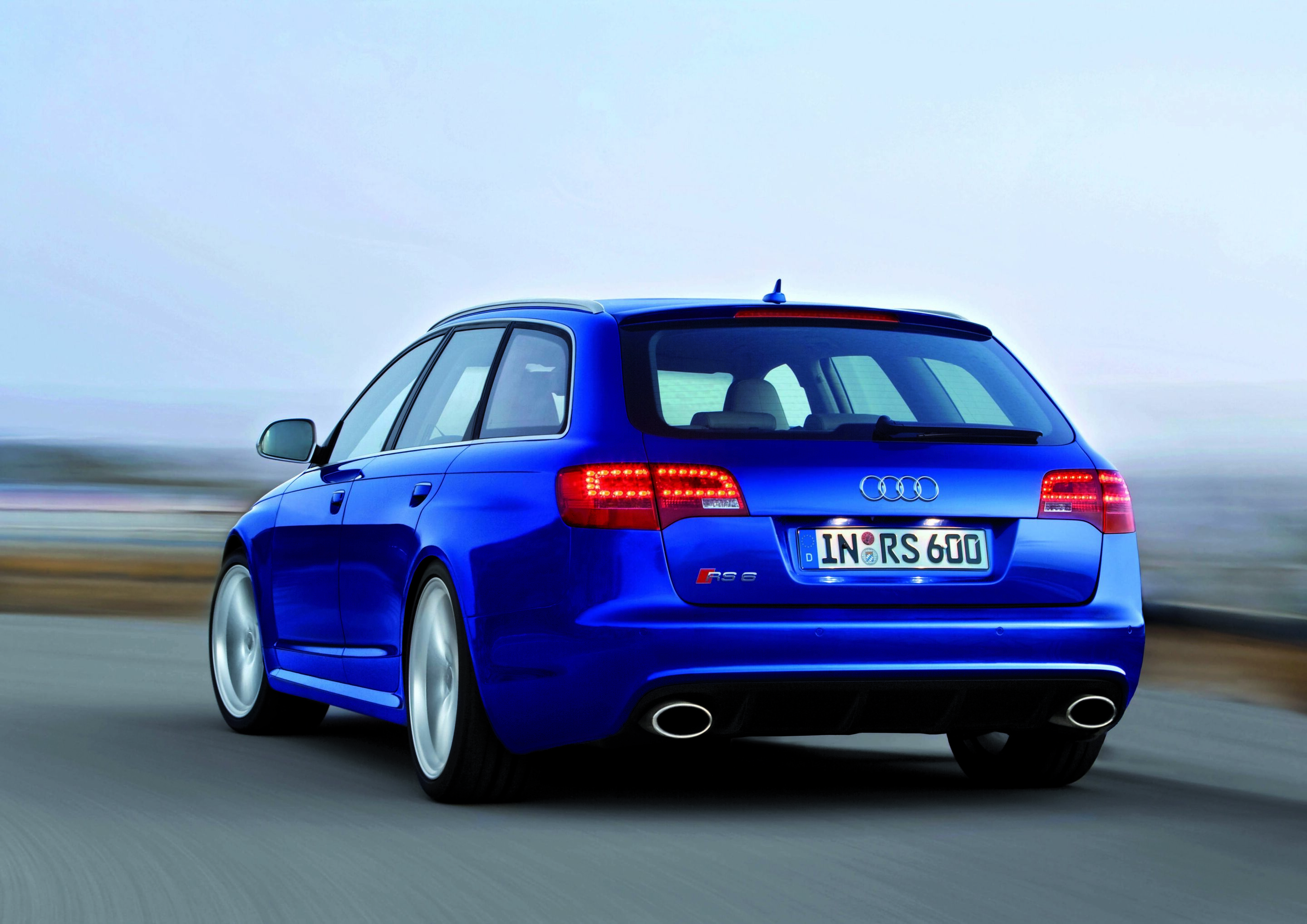 Audi RS 6 Avant - Dynamic photo