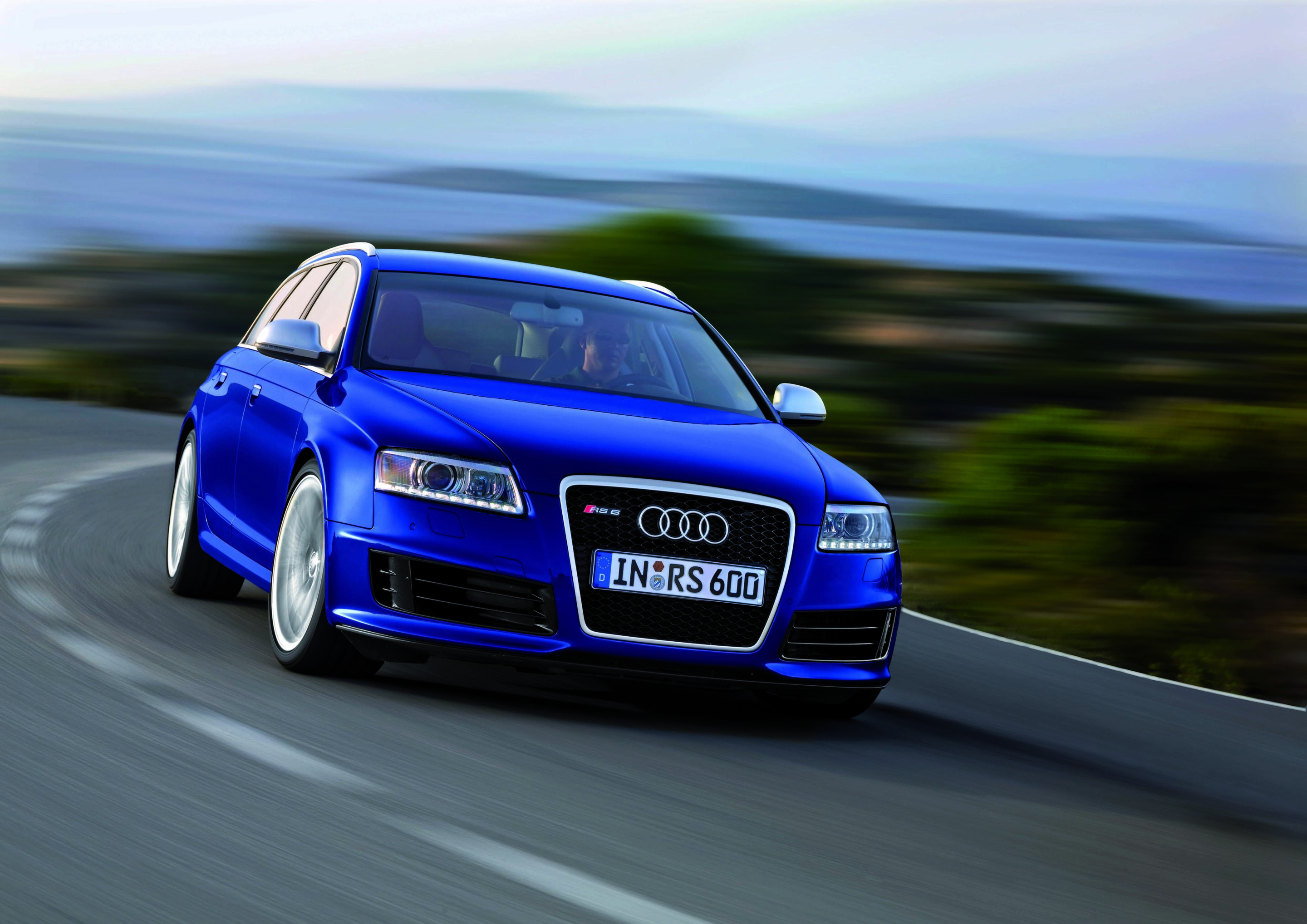 Audi RS 6 Avant - Dynamic photo