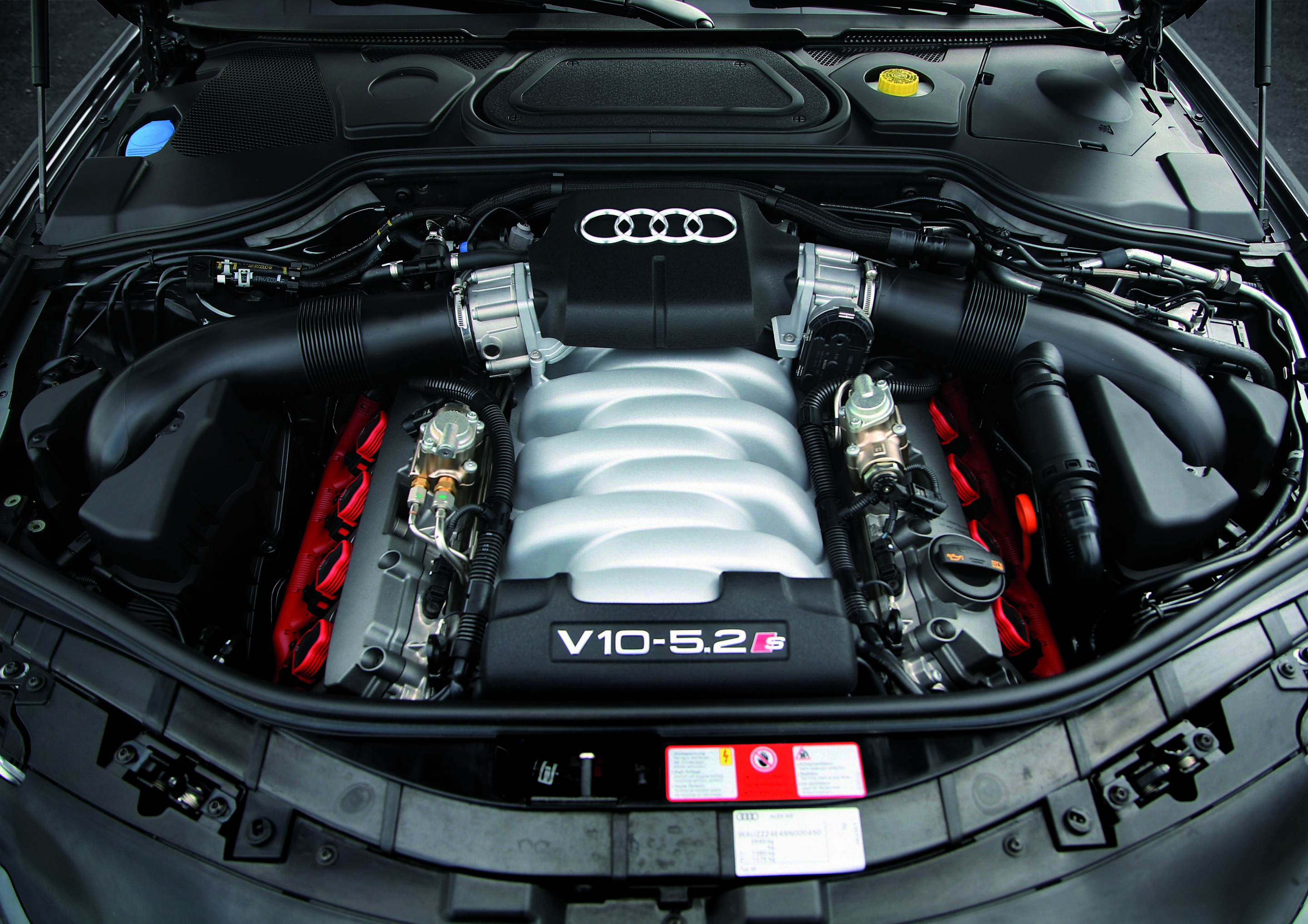 Audi S8 - Motorraum