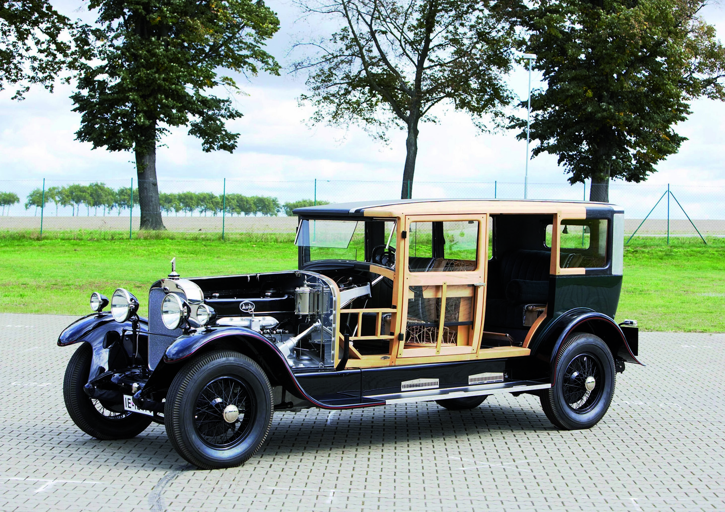 Erster Audi Sechszylinder als Schnittmodell - Audi Tradition übernimmt einen komplett restaurierten Audi 18/70 PS Typ M aus dem Jahre 1925 von den Spezialisten der Fahrzeugrestaurierung Rosenow – ein Schnittmodell.  Es ist eines von weltweit noch vier...