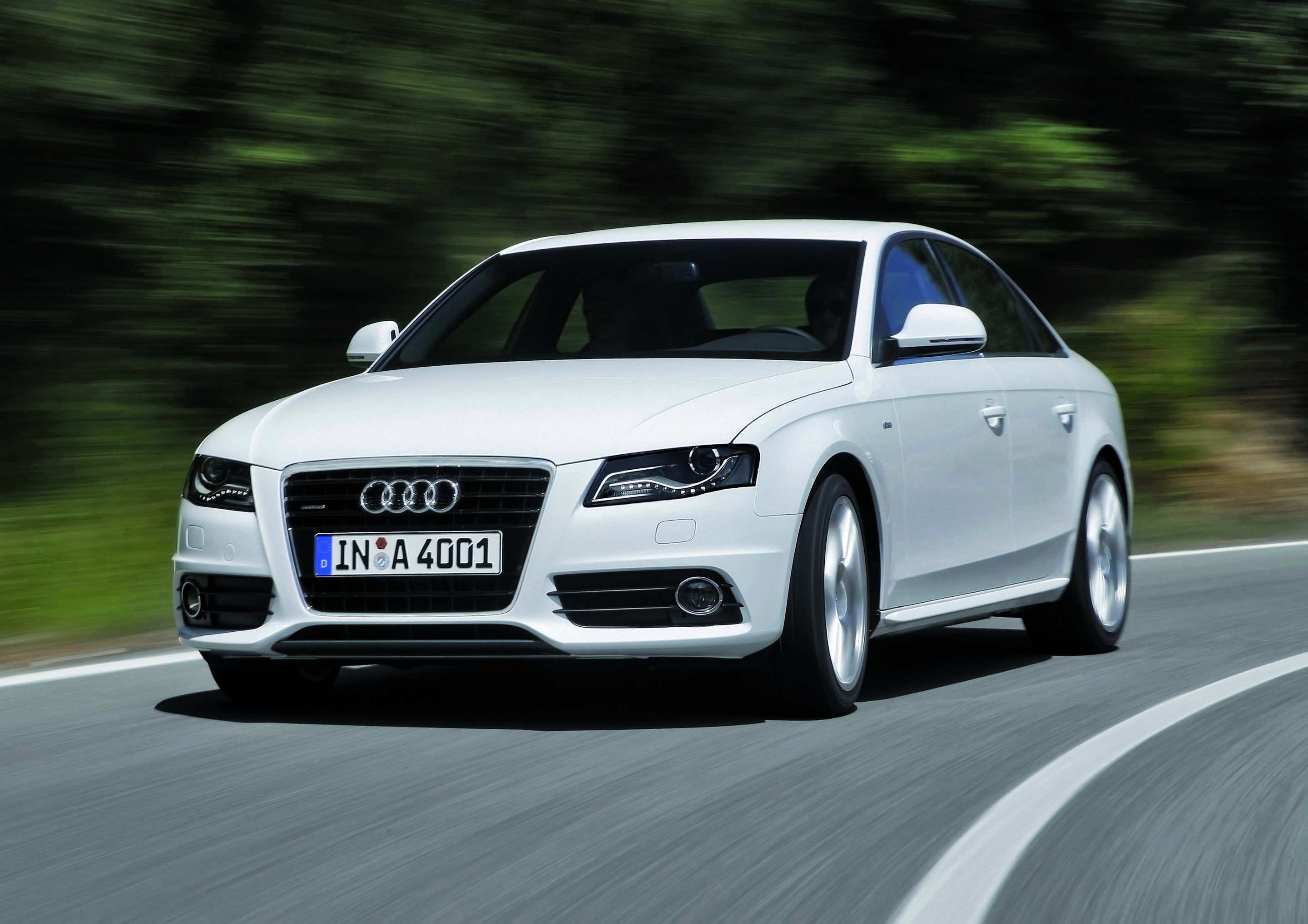 Audi A4: Dynamic photo