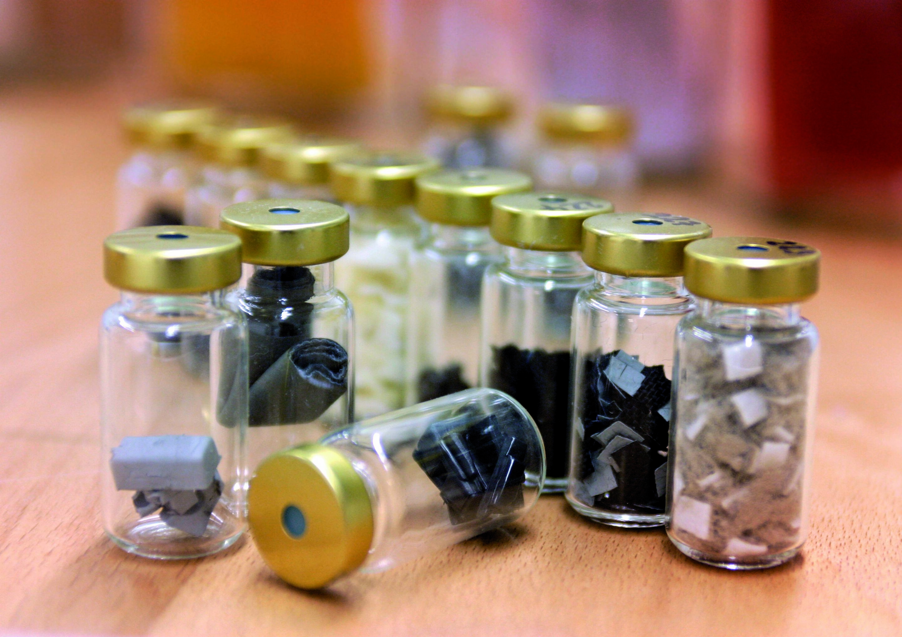 Automotive development with a preserving jar - Individual material samples, not just to be "sniffed", but also chemically analysed