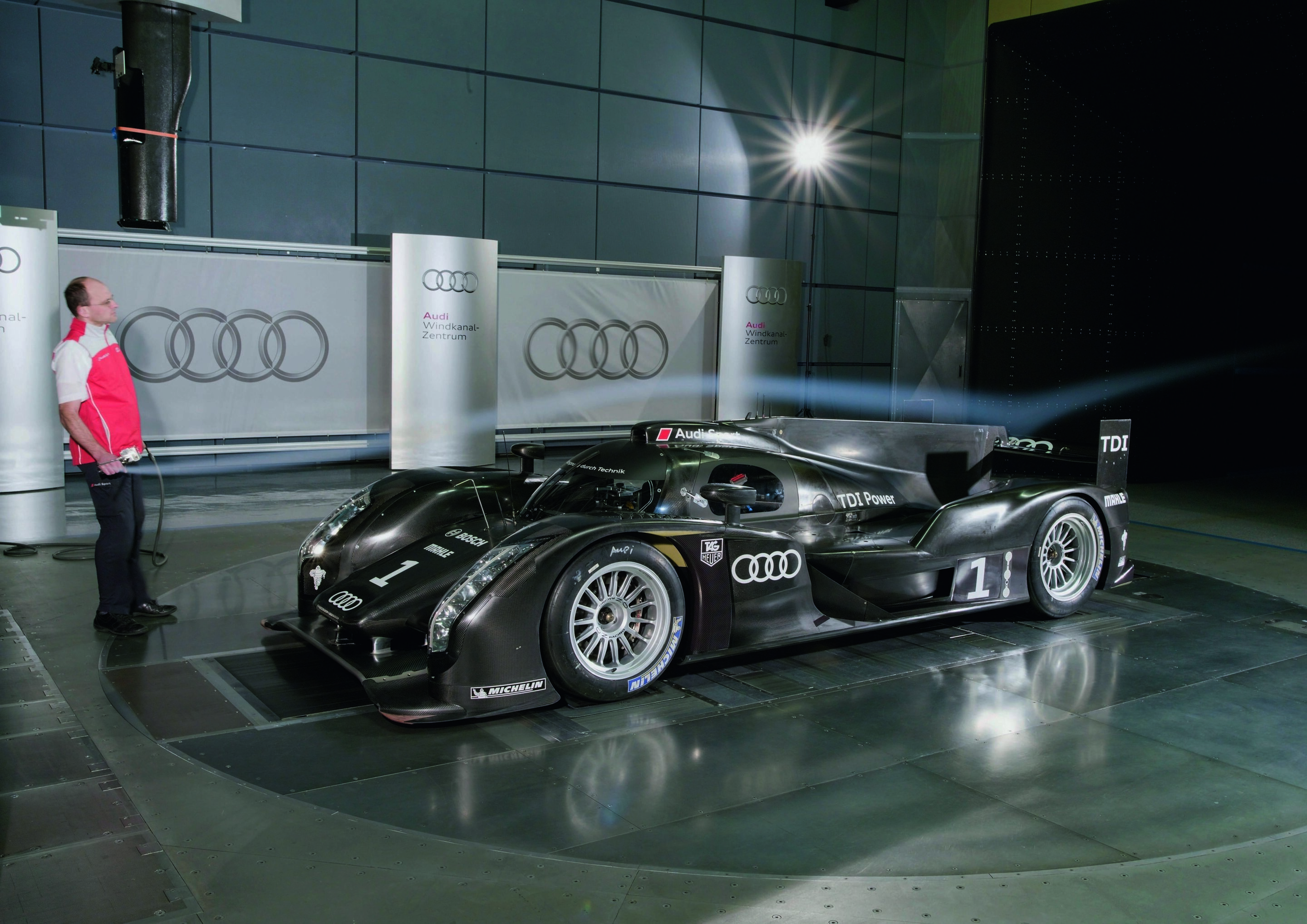 Audi R18