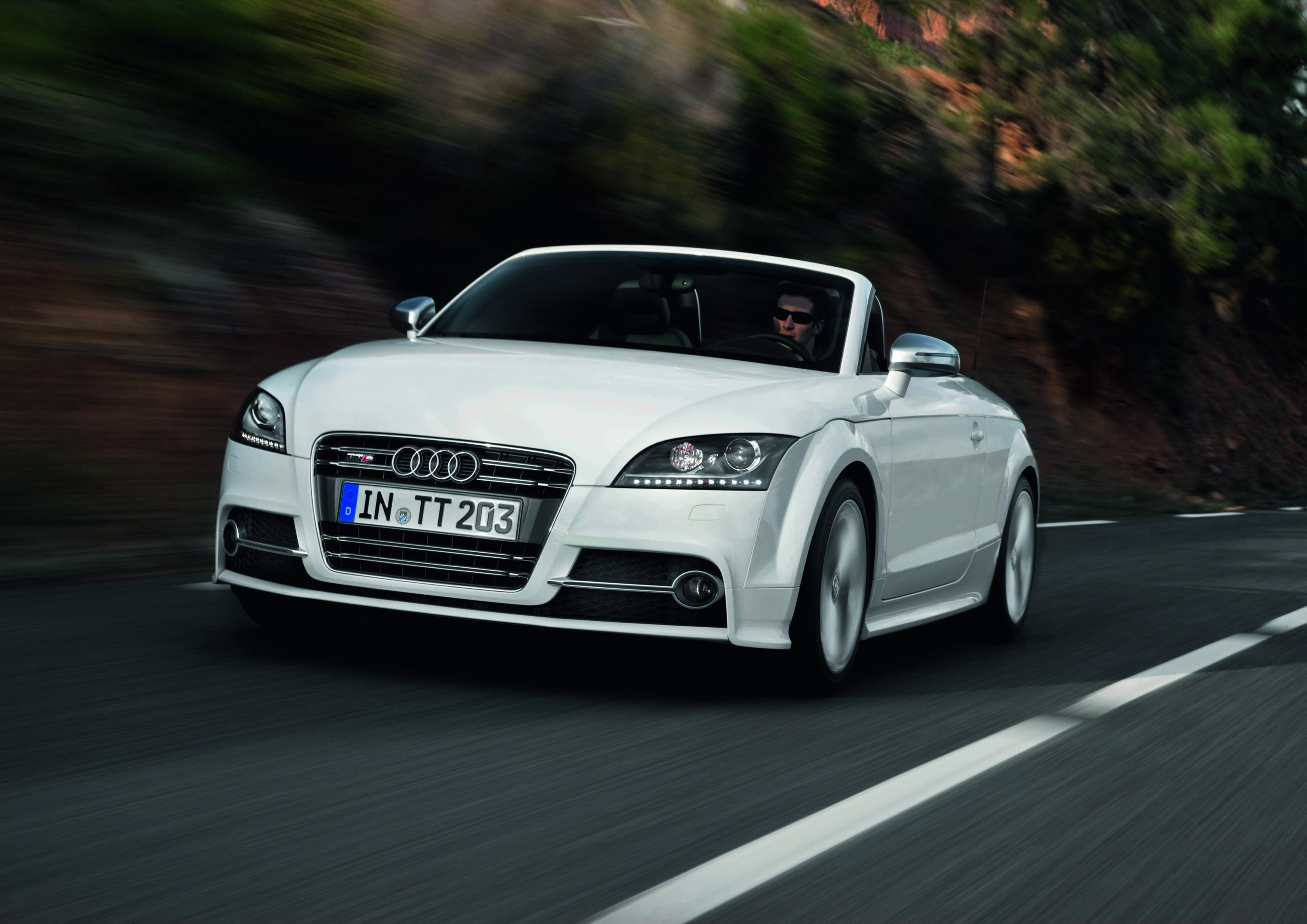 Audi TTS Roadster - Colour: Ibis White