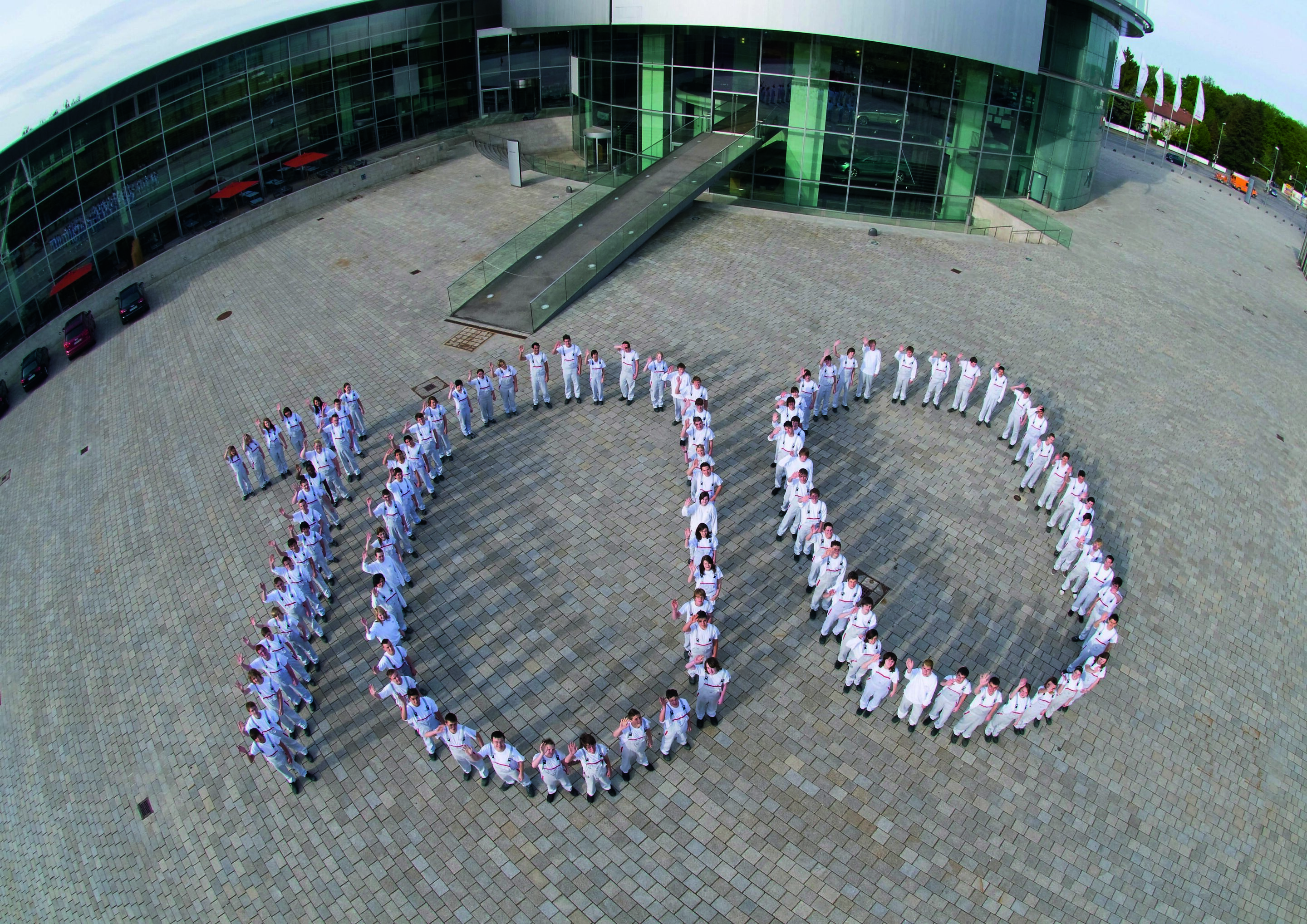 Apprenticeships campaign in the centenary year - 100 additional positions for the 100th anniversary