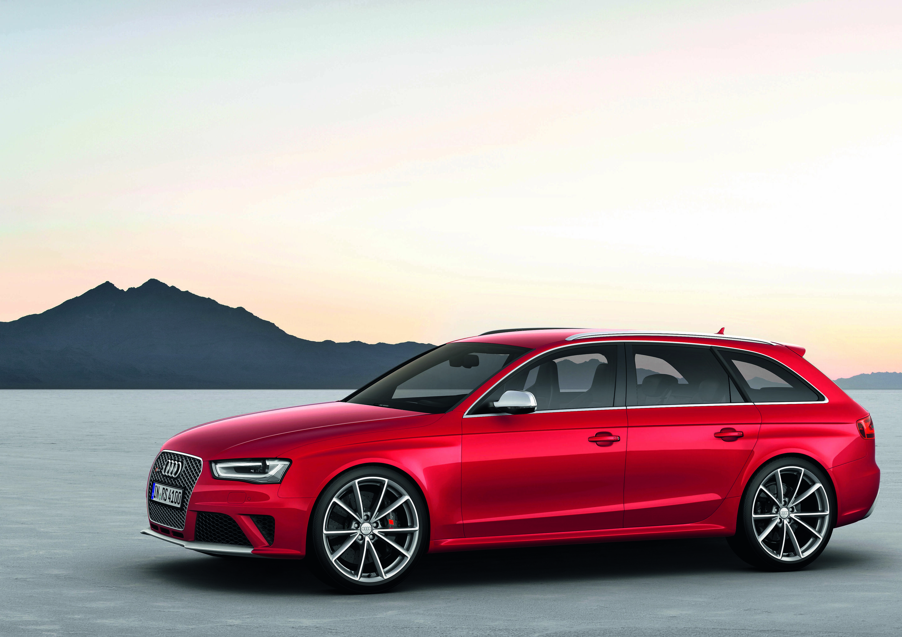 Audi RS 4 Avant - Farbe: Misanorot