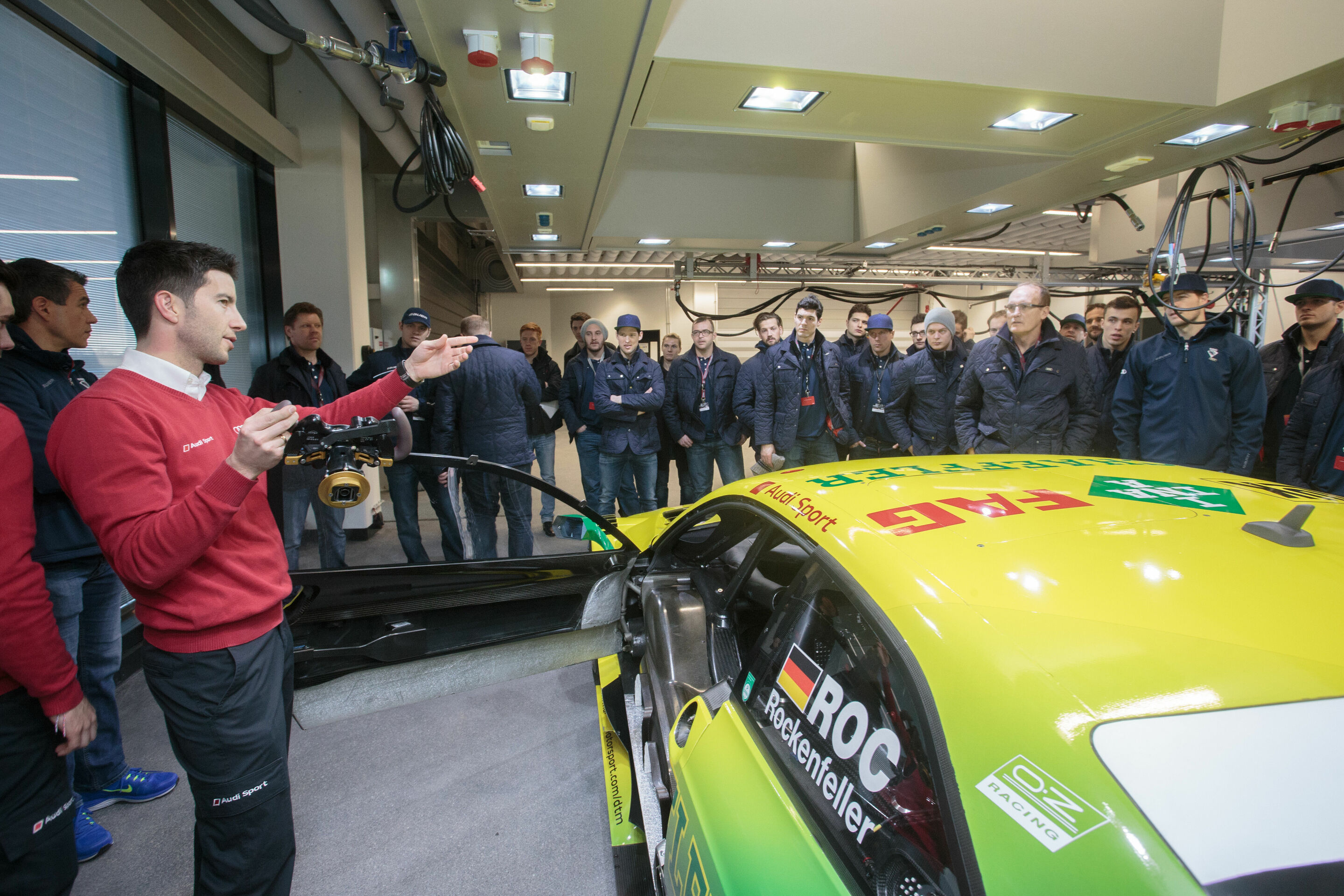 DTM 2015 Diverse - Audi-Motorsportchef Dr. Wolfgang Ullrich zeigt dem ERC Ingolstadt den Audi RS 5 DTM