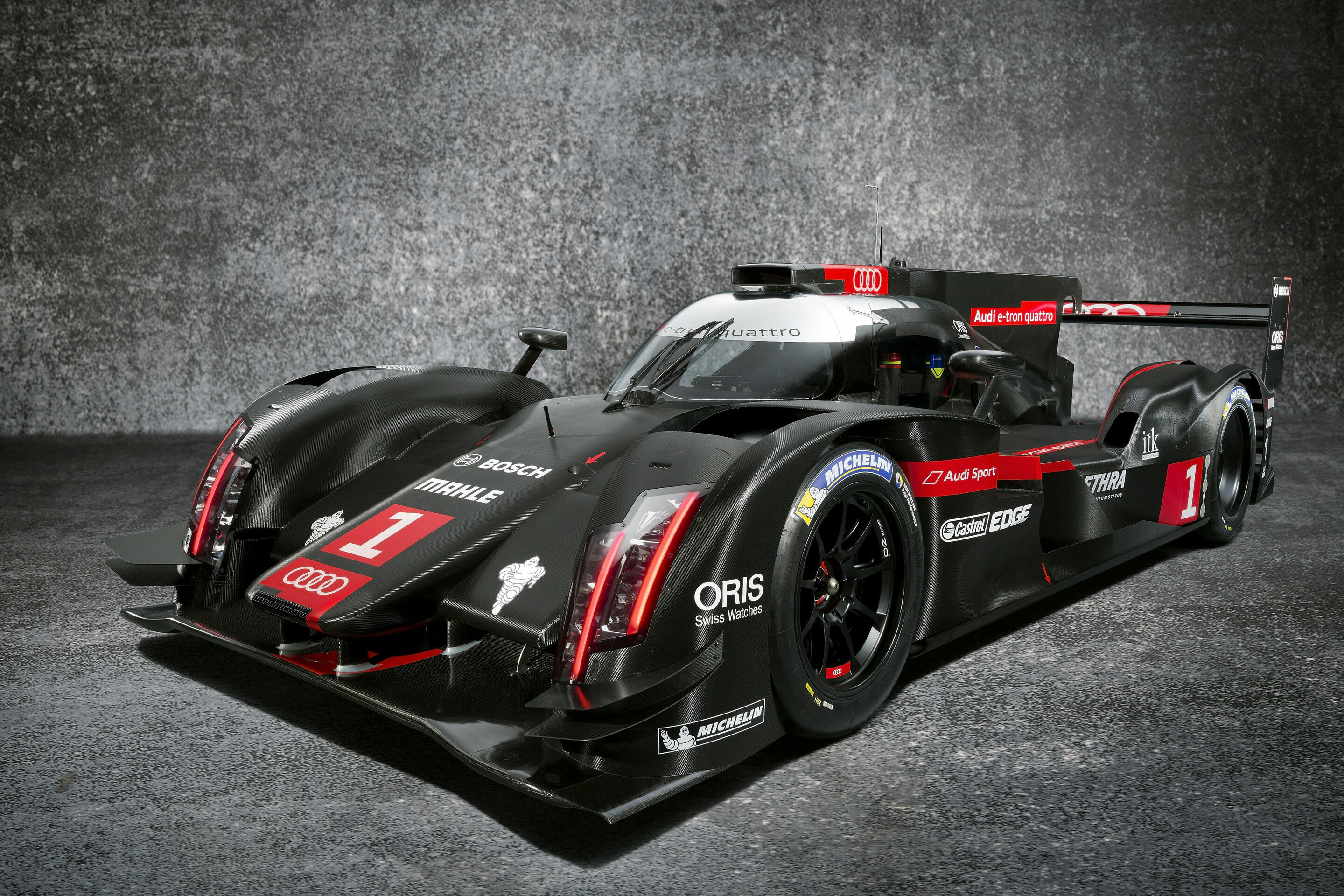 Audi R18 e-tron quattro - Mit einem von Grund auf neu entwickelten Le-Mans-Prototyp peilt Audi in derSaison 2014 den Hattrick in der FIA-Langstrecken-Weltmeisterschaft WEC und einen weiteren Erfolg bei den 24 Stunden von Le Mans an.